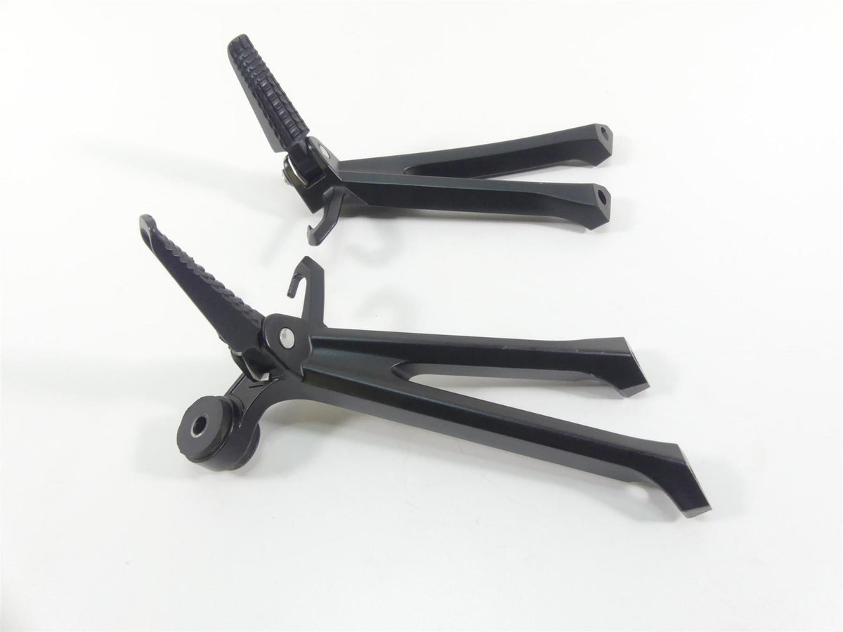 2022 Suzuki GSXR750 Rear Passenger Footpeg Foot Rest Set 43600-14J30 43700-14J30 {{ shop.shopifyCountryName }} - Mototech271
