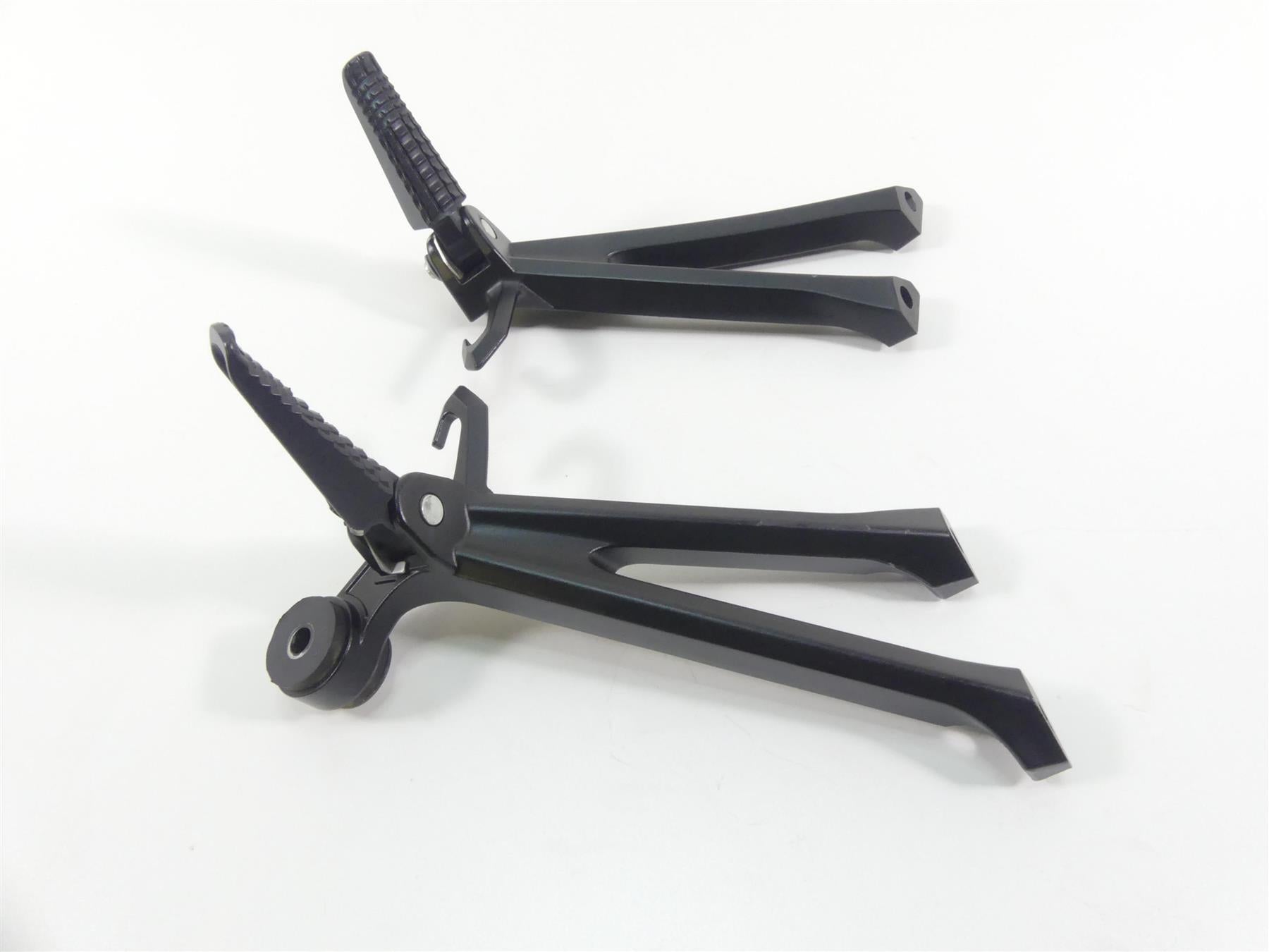 2022 Suzuki GSXR750 Rear Passenger Footpeg Foot Rest Set 43600-14J30 43700-14J30 | Mototech271