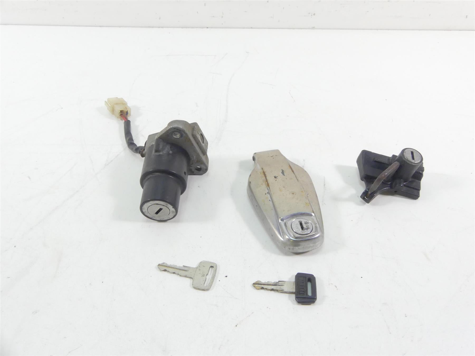 1978 Yamaha XS650 SE Special Ignition Switch Key Lock Set 3JV-82501-00-00 {{ shop.shopifyCountryName }} - Mototech271