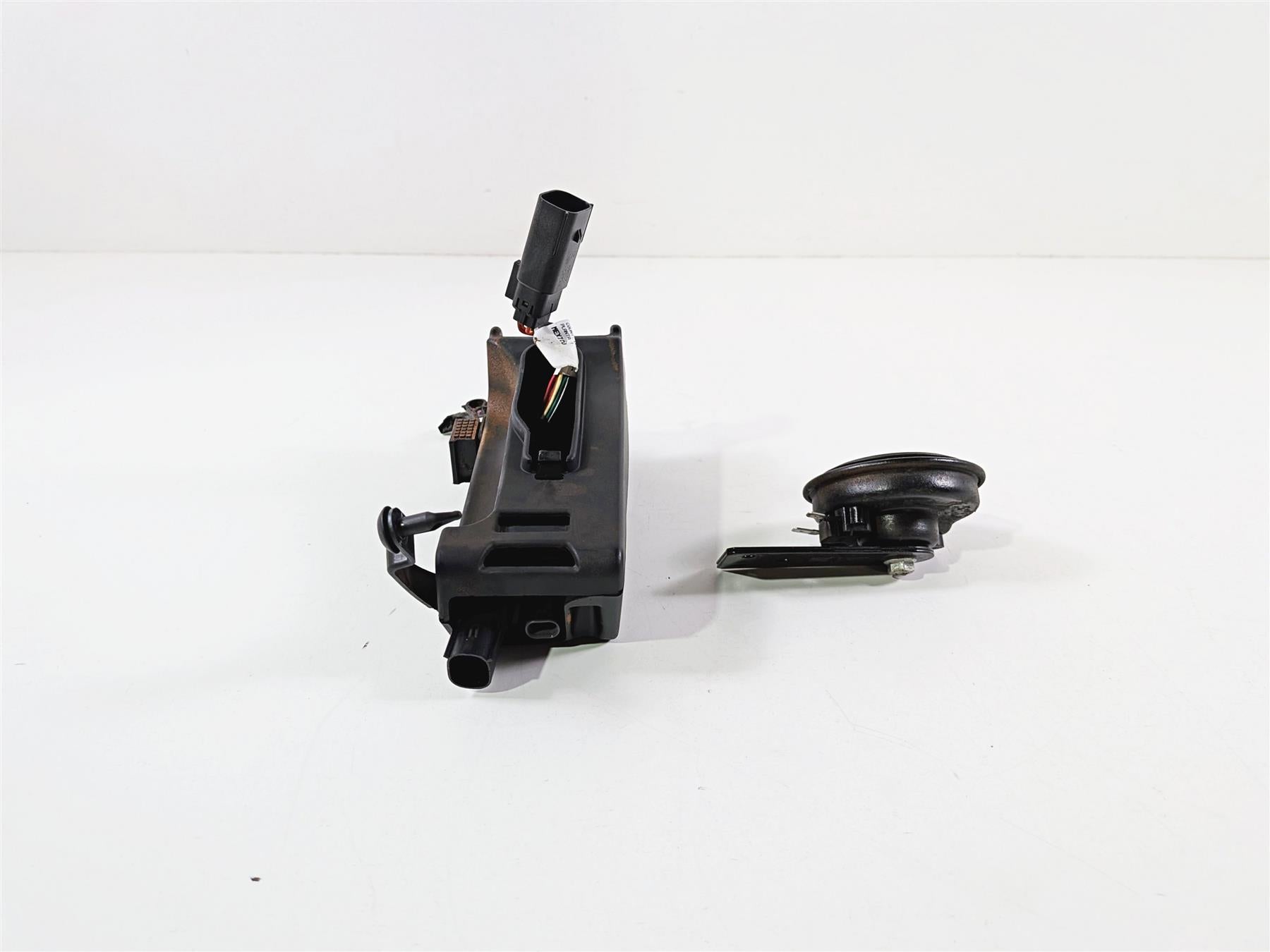 2022 Harley Softail FXLRST Low Rider Horn & Wiring Box 69201654 {{ shop.shopifyCountryName }} - Mototech271
