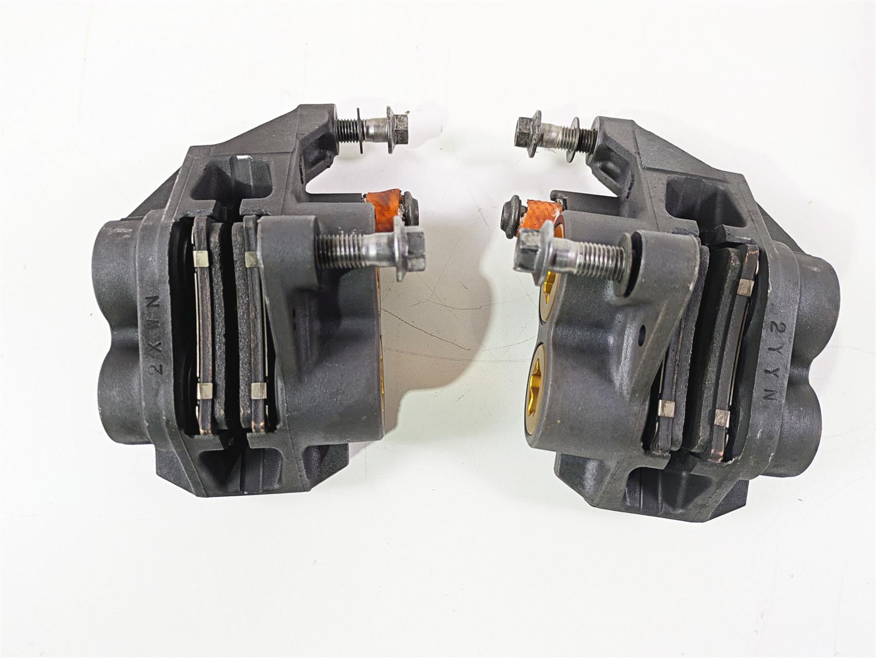 2002 Yamaha YZFR1 R1 Front Brake Caliper Set 5PW-2580U-00 5PW-2580U-00 {{ shop.shopifyCountryName }} - Mototech271