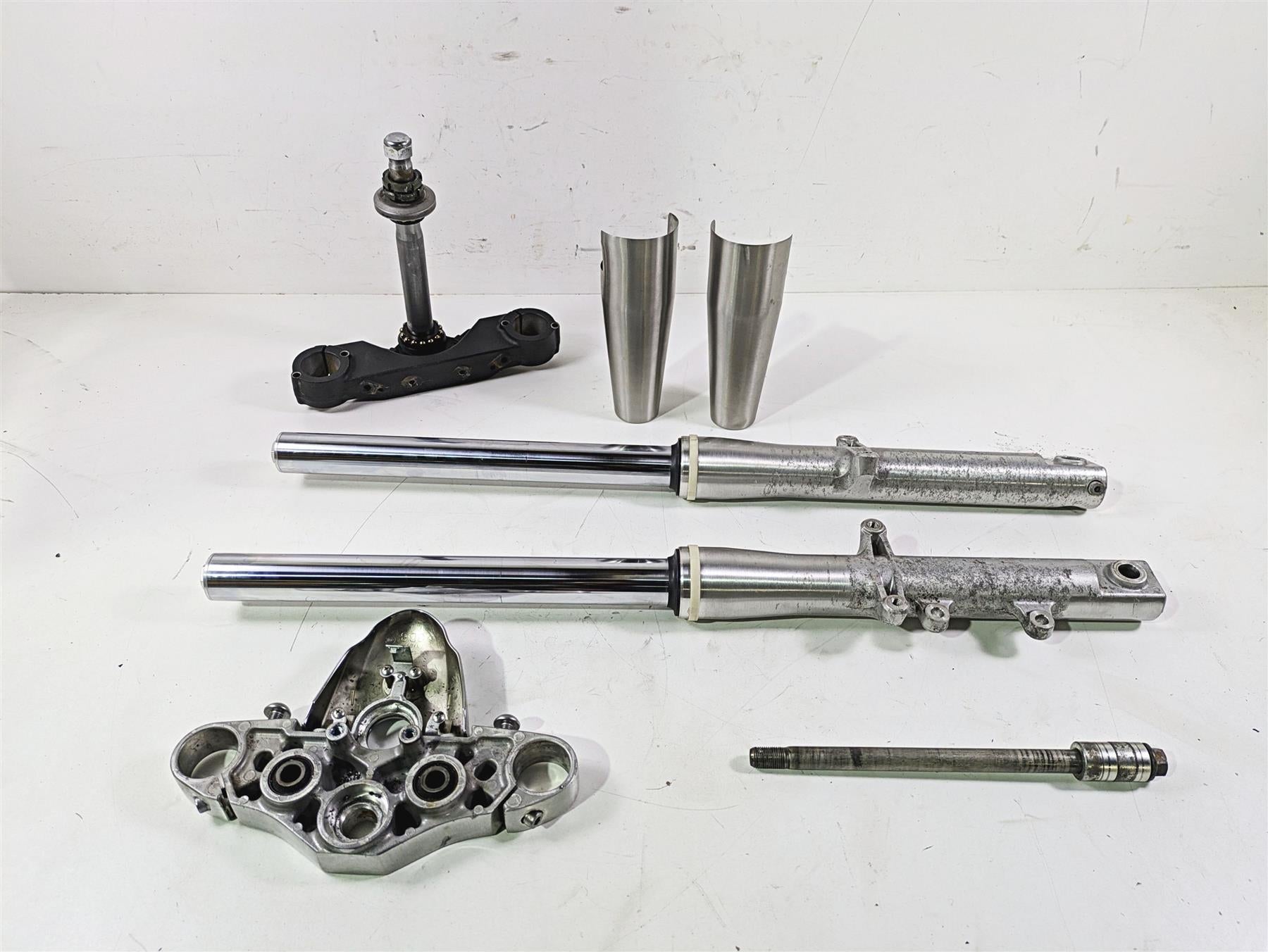 2008 Yamaha XVS1300 V-Star Tourer Front Forks & Triple Tree Set 3D8-23102-00-00 {{ shop.shopifyCountryName }} - Mototech271