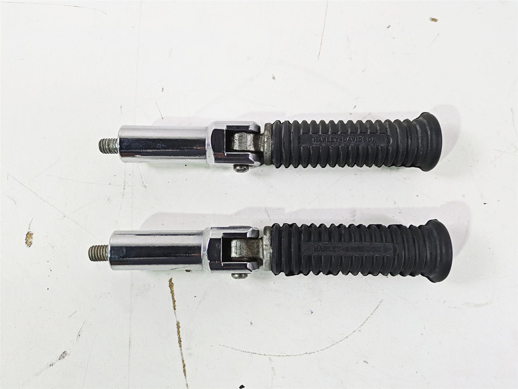 2009 Harley FXCWC Softail Rocker Rear Passenger Footpeg Rest Set - Read 51039-05 {{ shop.shopifyCountryName }} - Mototech271