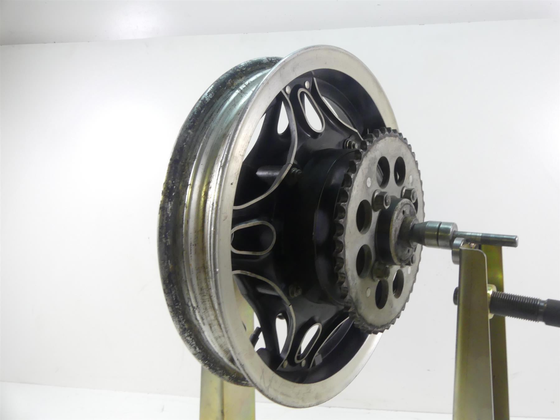 1980 Honda CB750C Custom Rear Straight 18x2.5 Wheel Rim 42650-460-670 {{ shop.shopifyCountryName }} - Mototech271
