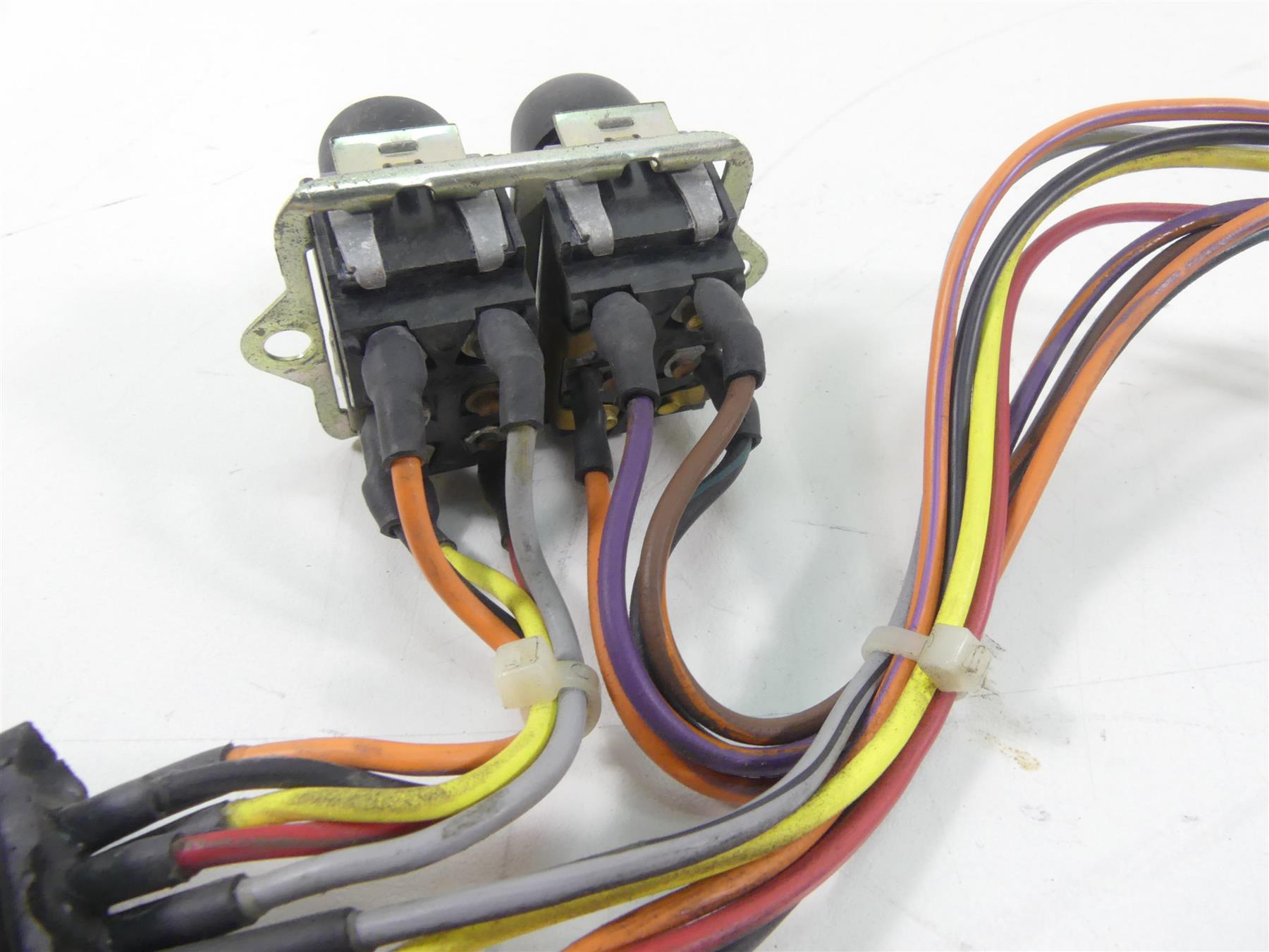 2009 Harley FLHTCU SE4 CVO E-Glide Auxiliary Lock Cruise Switch Set 70290-07 {{ shop.shopifyCountryName }} - Mototech271