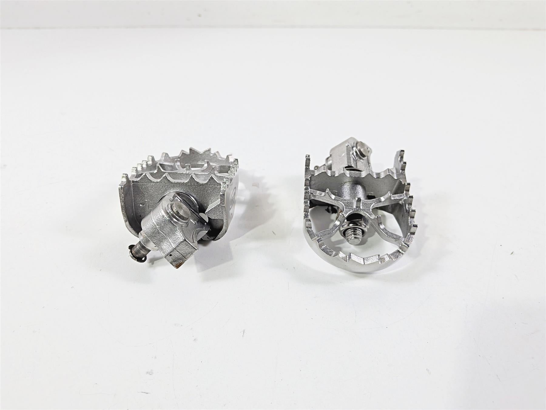 2016 BMW R1200 GS K50 Arashi Rider Foot Peg Footpeg Set AF076 {{ shop.shopifyCountryName }} - Mototech271