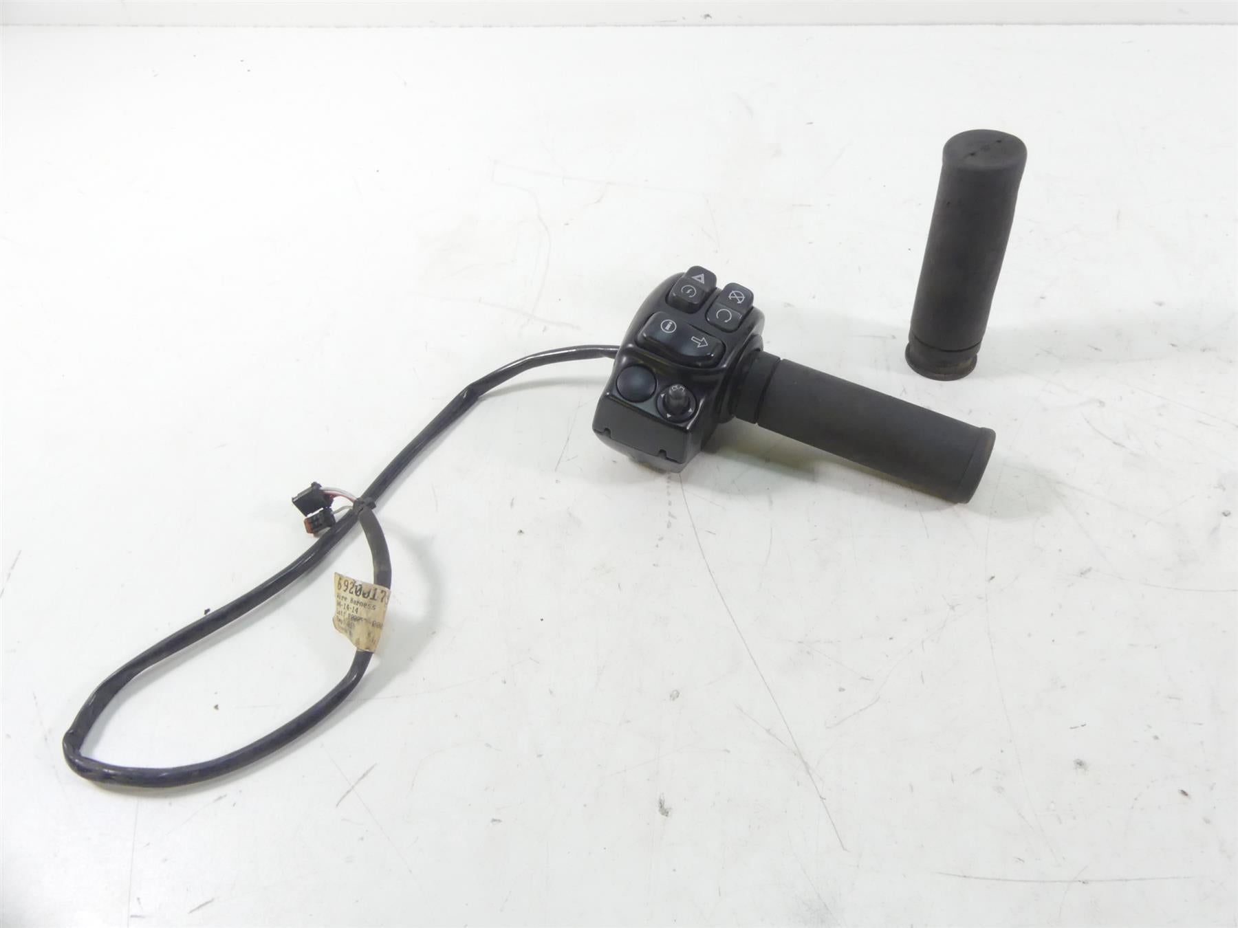 2014 Harley Touring FLHX Street Glide Right Hand Control Switch Set 71500129C