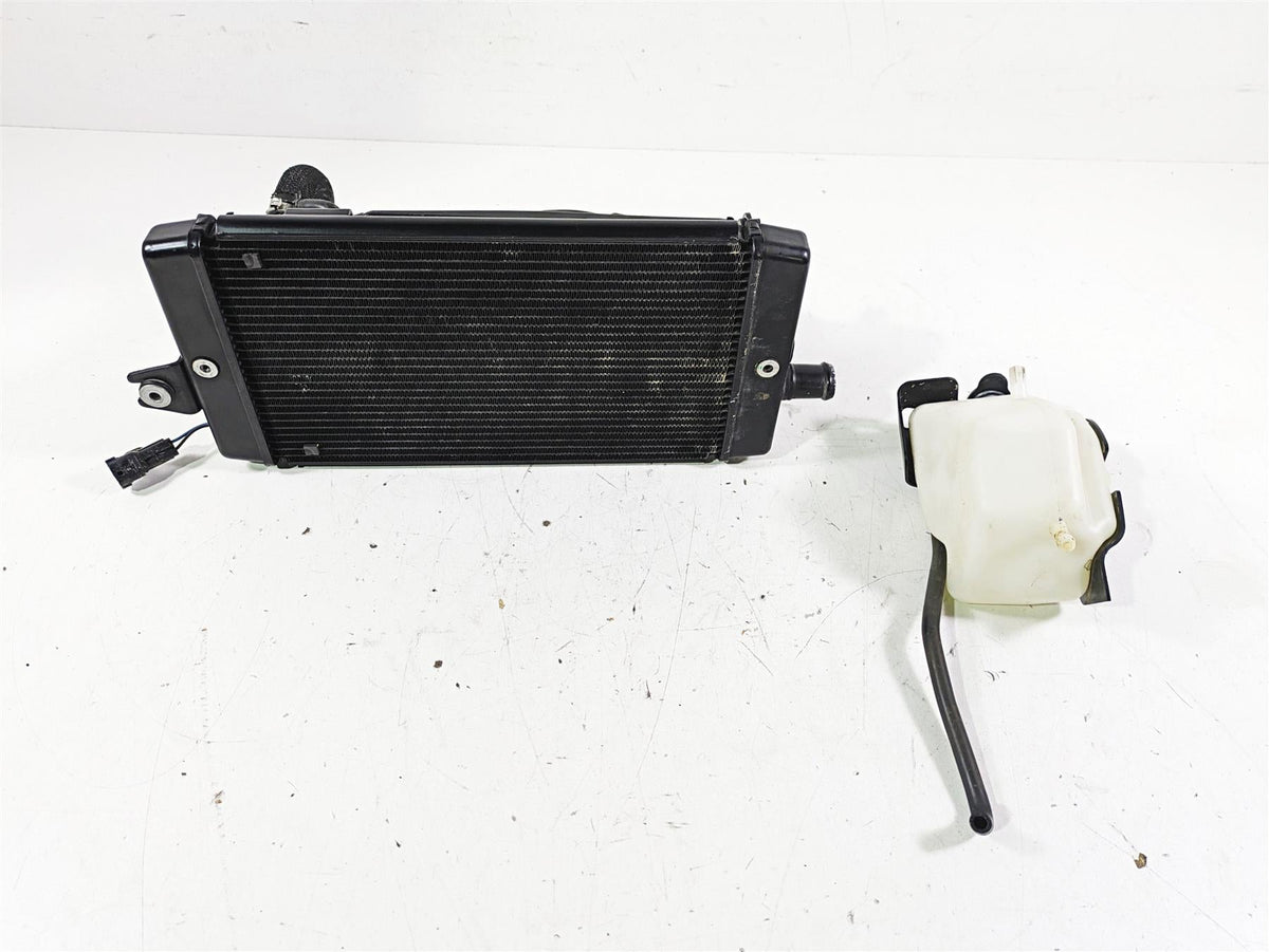 2020 Triumph Street Scrambler 900 Radiator Fan Reservoir Hoses Set T2101333 {{ shop.shopifyCountryName }} - Mototech271