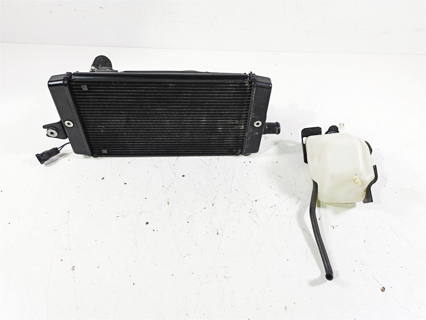 2020 Triumph Street Scrambler 900 Radiator Fan Reservoir Hoses Set T2101333 {{ shop.shopifyCountryName }} - Mototech271