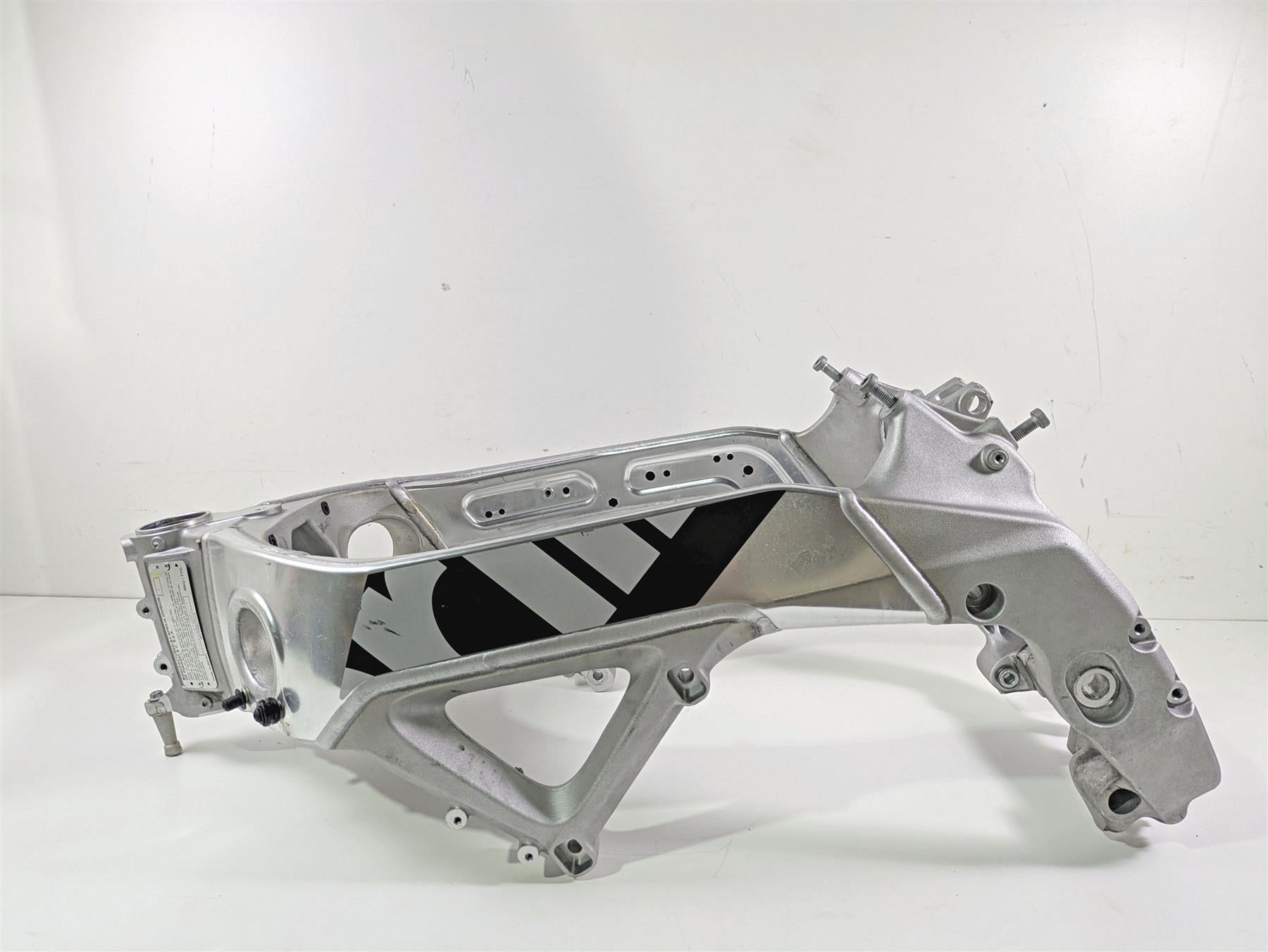 2017 Aprilia RSV 1100 Tuono V4 Factory Straight Main Frame Chassis With Salvage Tennessee Title 896962 {{ shop.shopifyCountryName }} - Mototech271