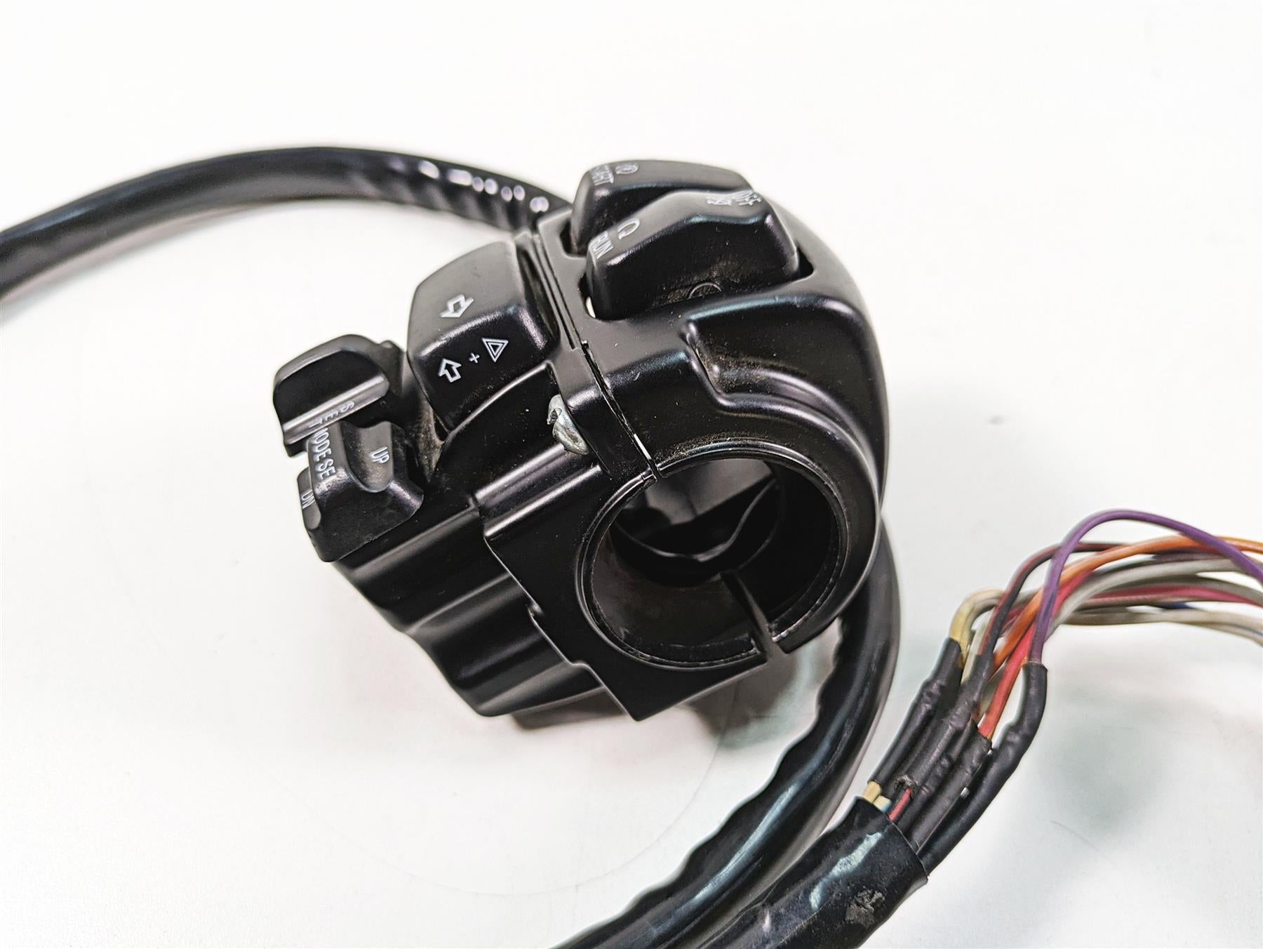 2011 Harley Touring FLTRU Road Glide Right Hand Control Switch - Read 71682-06A {{ shop.shopifyCountryName }} - Mototech271