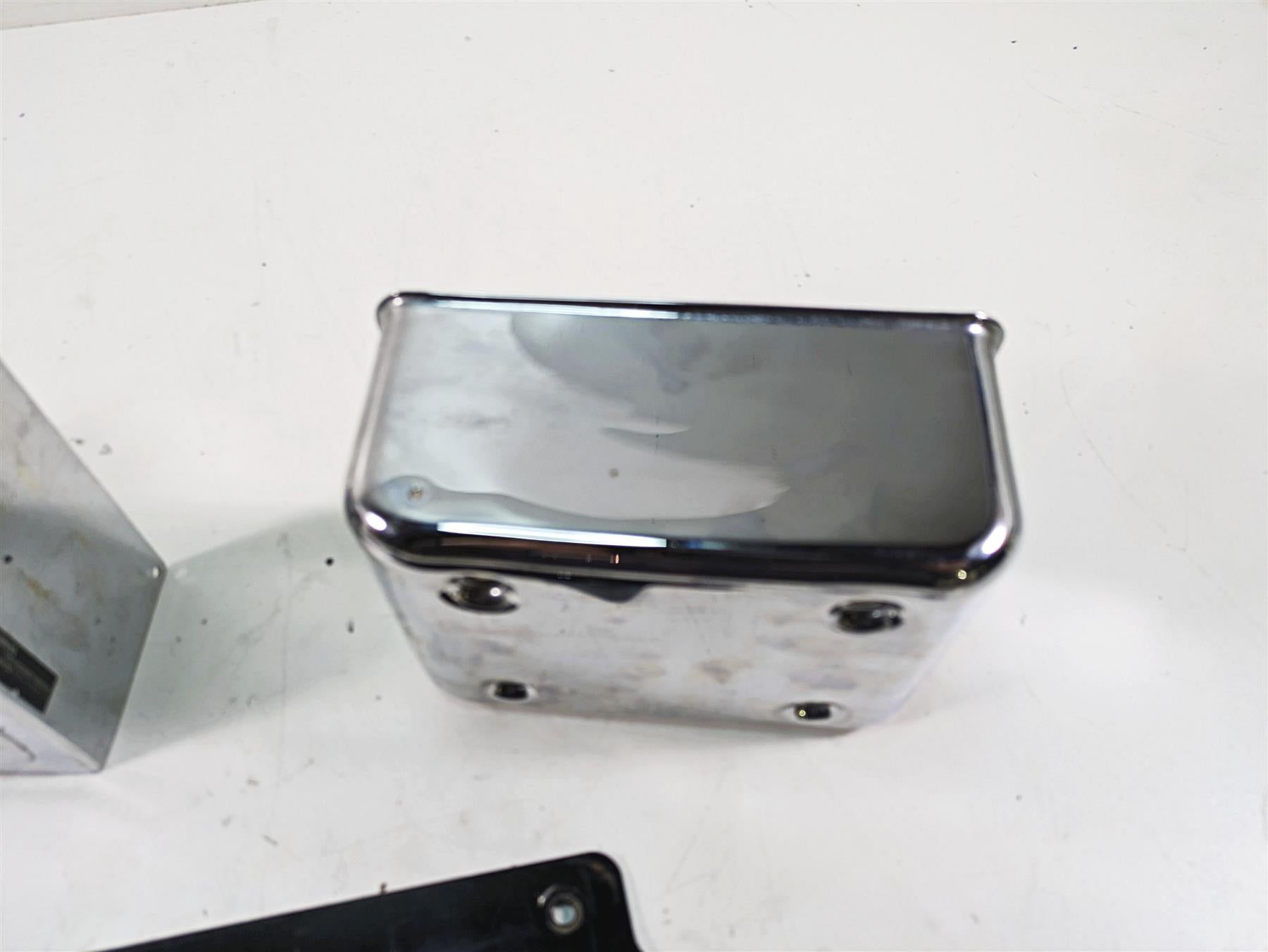 1999 Harley Dyna FXDL Low Rider Chrome Electrical & Battery Box Carrier 66375-97 {{ shop.shopifyCountryName }} - Mototech271