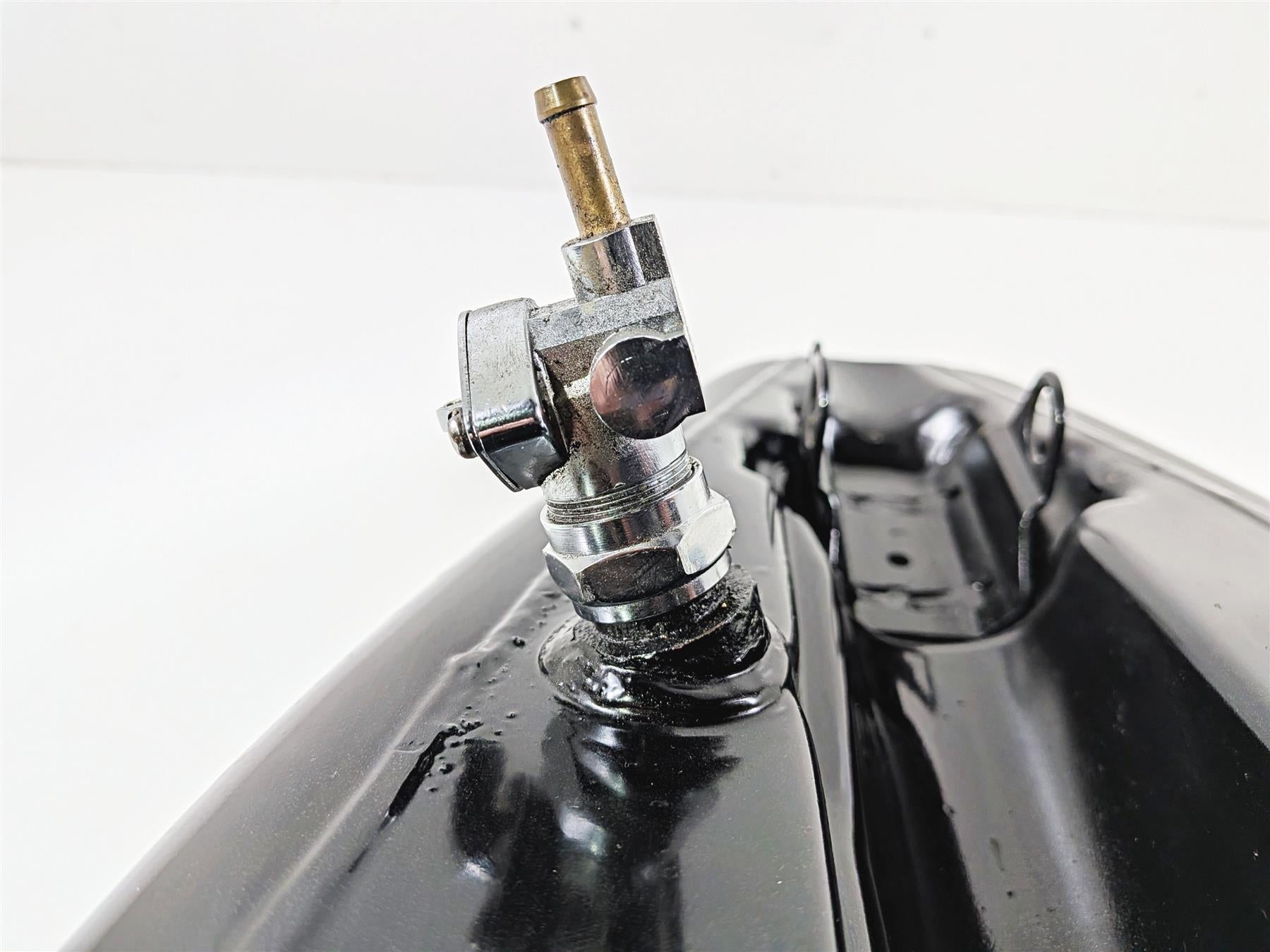2002 Harley Davidson XLH883 Sportster Fuel Tank & Petcock 61348-03 {{ shop.shopifyCountryName }} - Mototech271