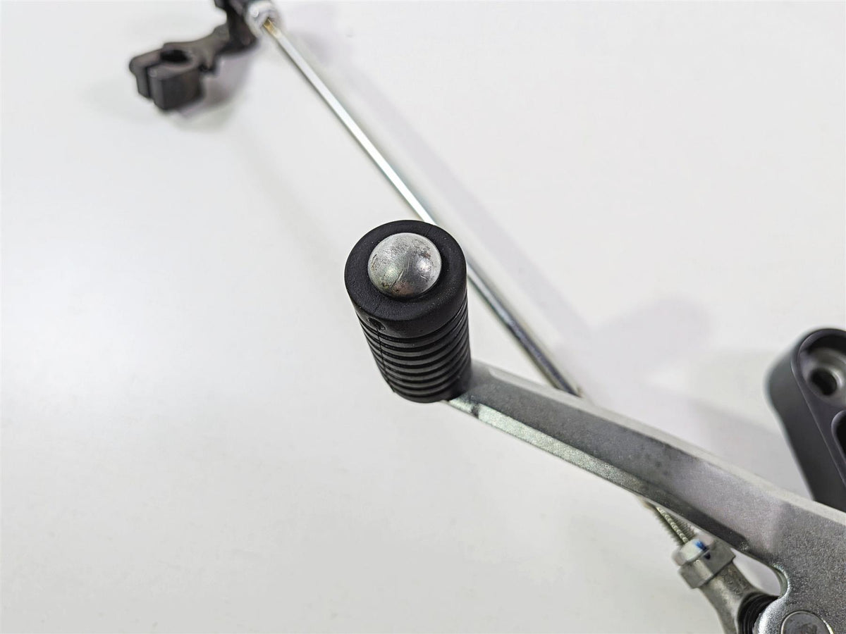 2025 Yamaha YZF R7 Nice Left Front Foot Peg & Shifter BEB-27442-00 BEB-18110-00 {{ shop.shopifyCountryName }} - Mototech271