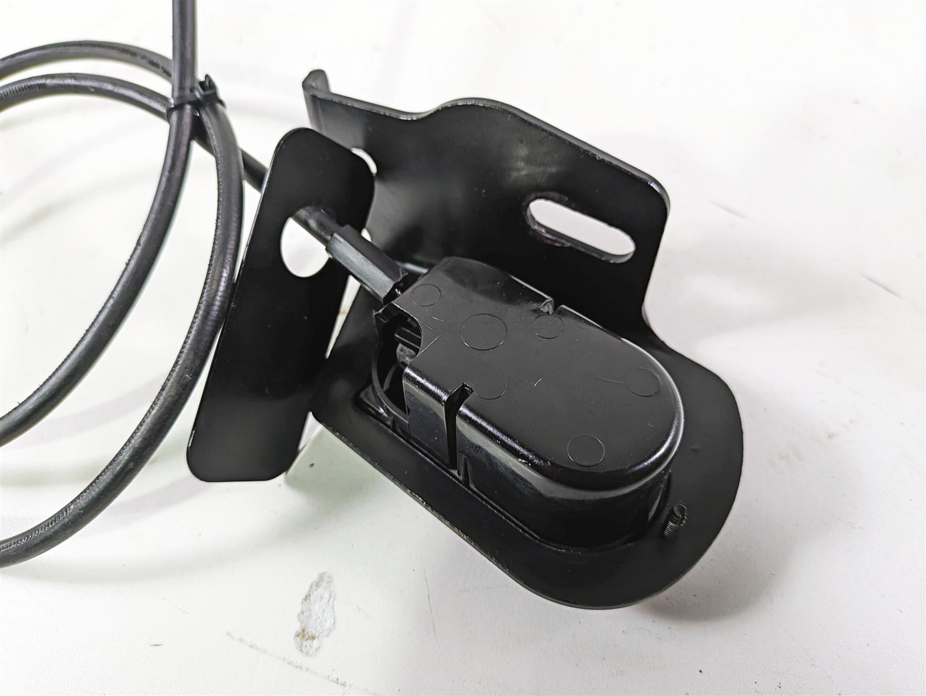 2008 Harley Touring FLHTCU E-Glide 105TH Seat Release Latch & Cable {{ shop.shopifyCountryName }} - Mototech271