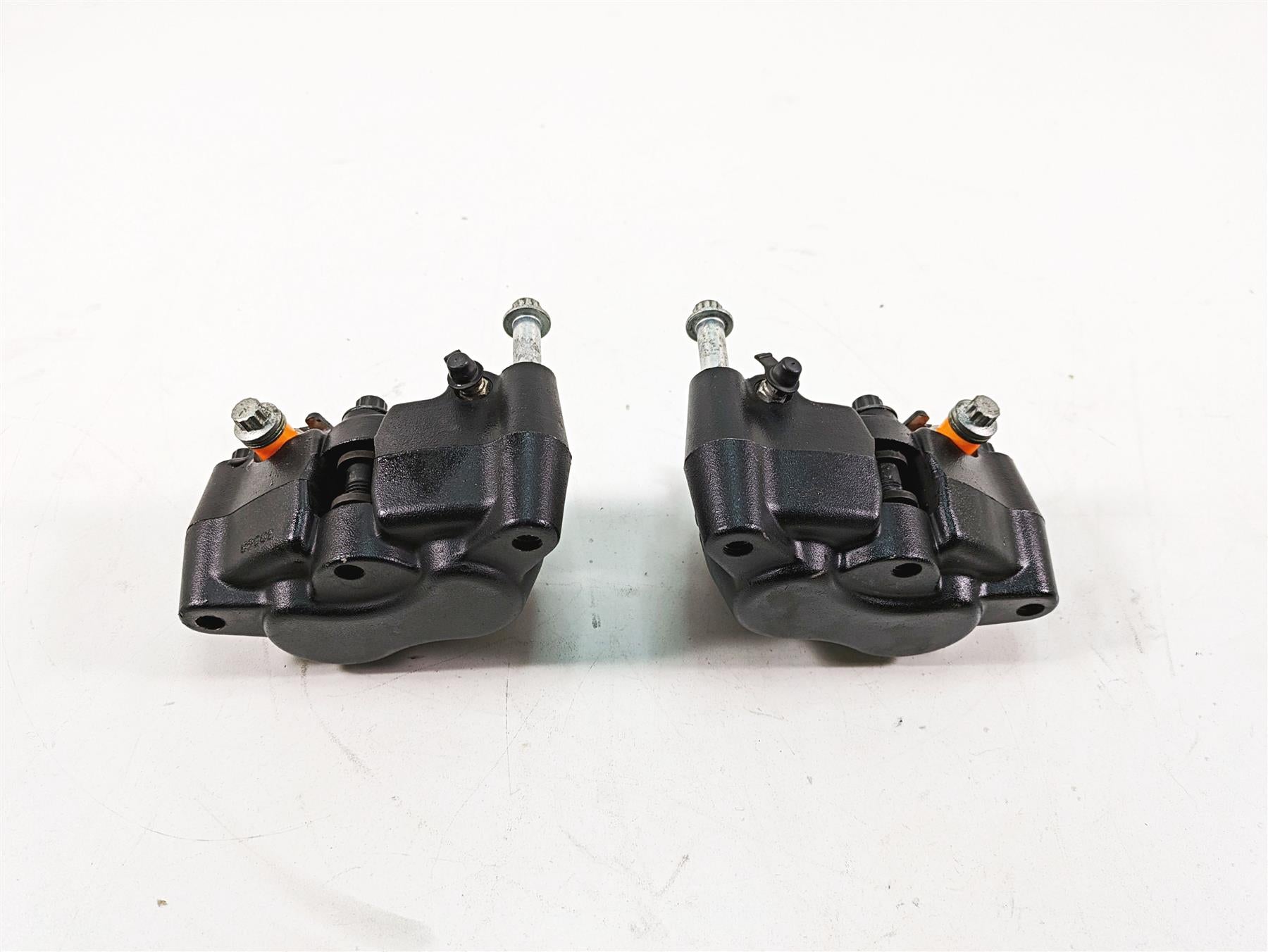 2009 Harley FXDF Dyna Fat Bob Front Brake Caliper Set 44046-08 44487-08 {{ shop.shopifyCountryName }} - Mototech271