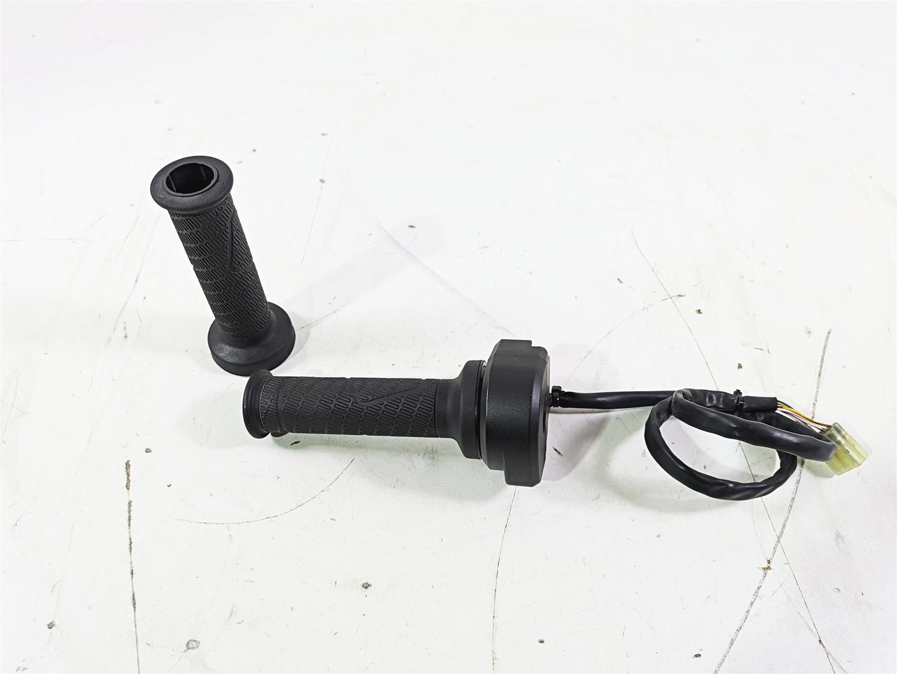 2022 KTM 1290 Super Adventure S Ride By Wire Throttle Sensor Grip 60711012000 {{ shop.shopifyCountryName }} - Mototech271