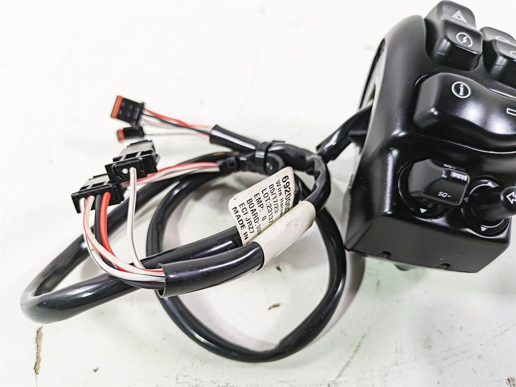 2016 Harley Touring FLTRX Road Glide Right Hand Control Switch 71500129C {{ shop.shopifyCountryName }} - Mototech271