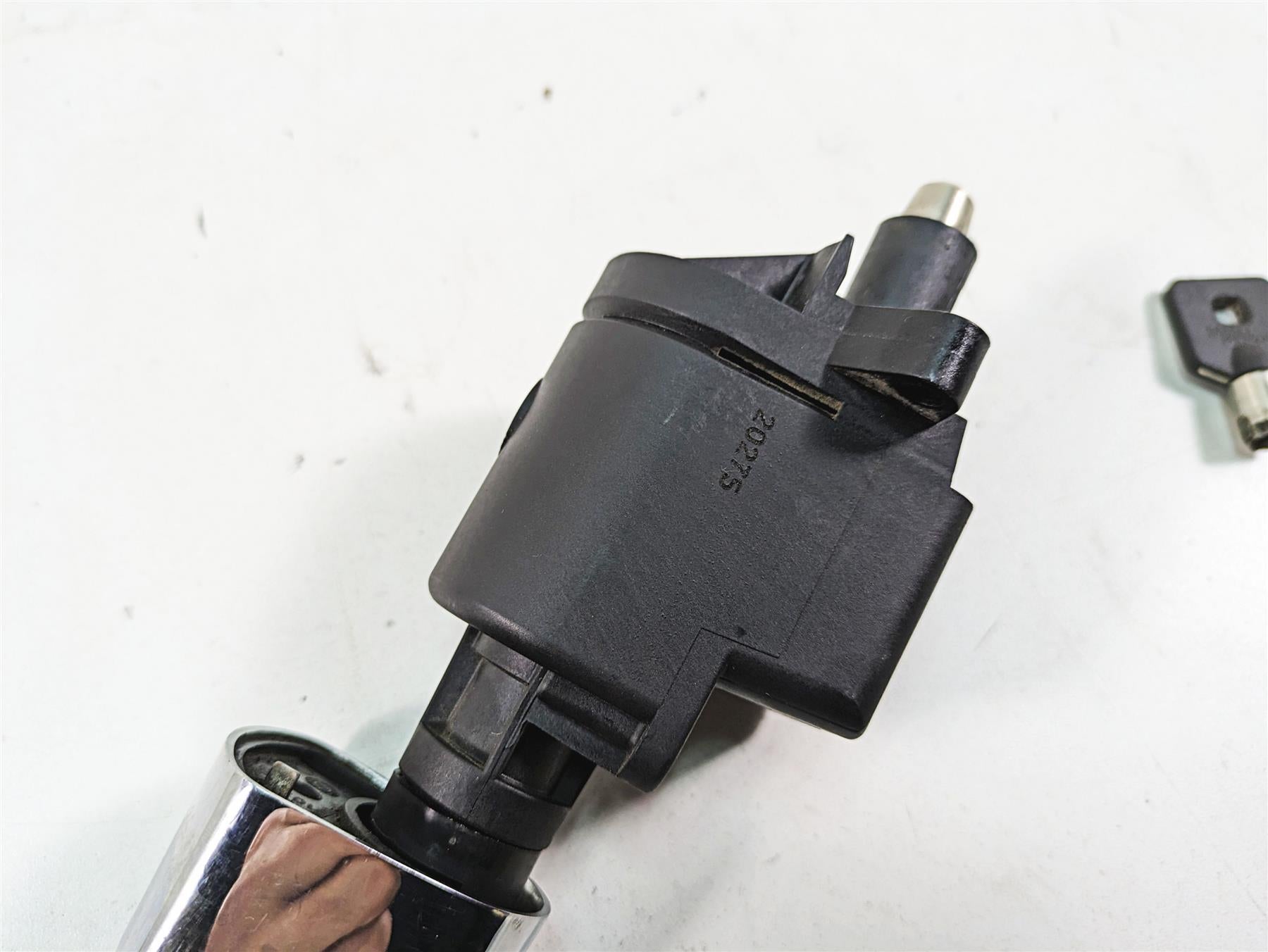 2011 Harley Touring FLTRU Road Glide Ignition Switch Key Set 71572-06 {{ shop.shopifyCountryName }} - Mototech271
