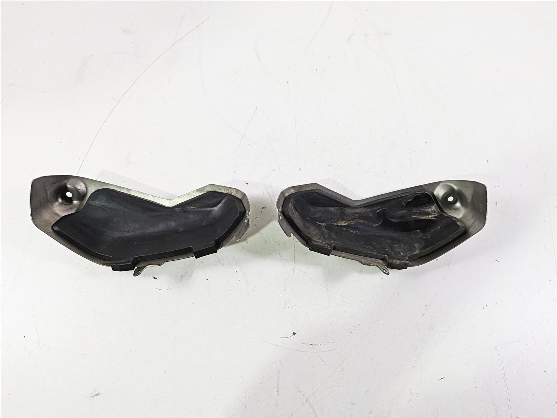 2016 BMW R1200RS K54 Valve Cover Protection Guard 77142465251 {{ shop.shopifyCountryName }} - Mototech271
