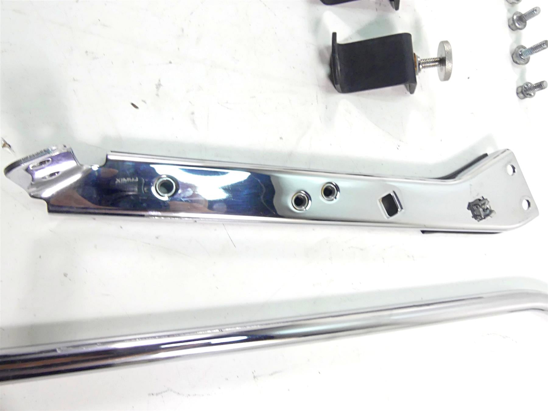 2008 Harley Touring FLHX Street Glide Saddlebag Mounts Rails Set 49207-04 {{ shop.shopifyCountryName }} - Mototech271