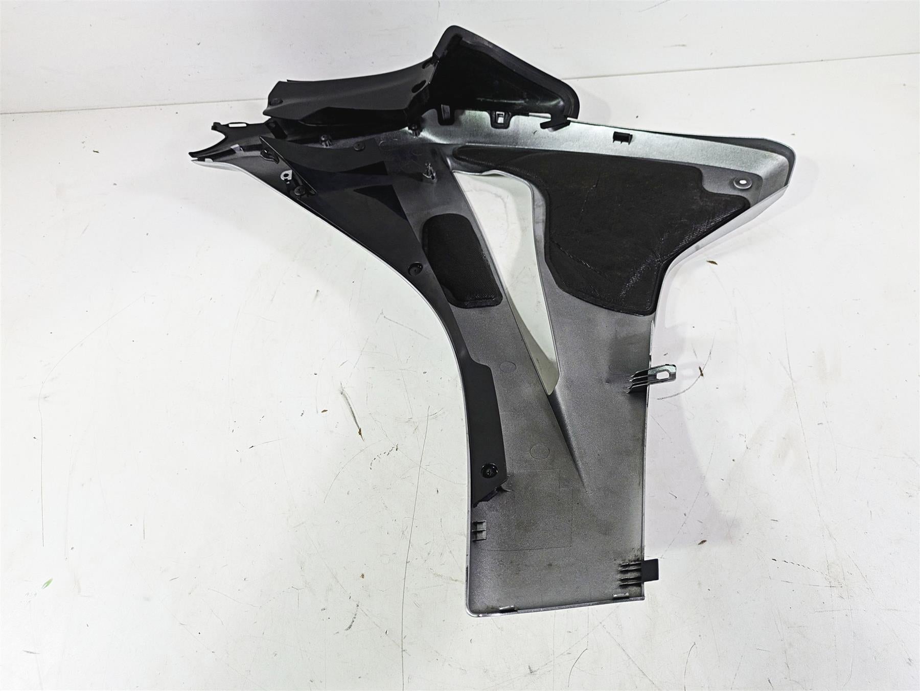 2008 Honda CBR1000RR SC59 Right Main Fairing Cover Cowl 64350-MFL-670 {{ shop.shopifyCountryName }} - Mototech271