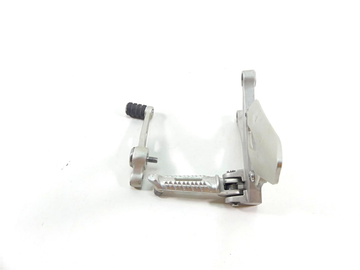 2022 Triumph Speed Triple 1200 RS Front Left Footpeg & Shifter T2082544 T2082910 {{ shop.shopifyCountryName }} - Mototech271