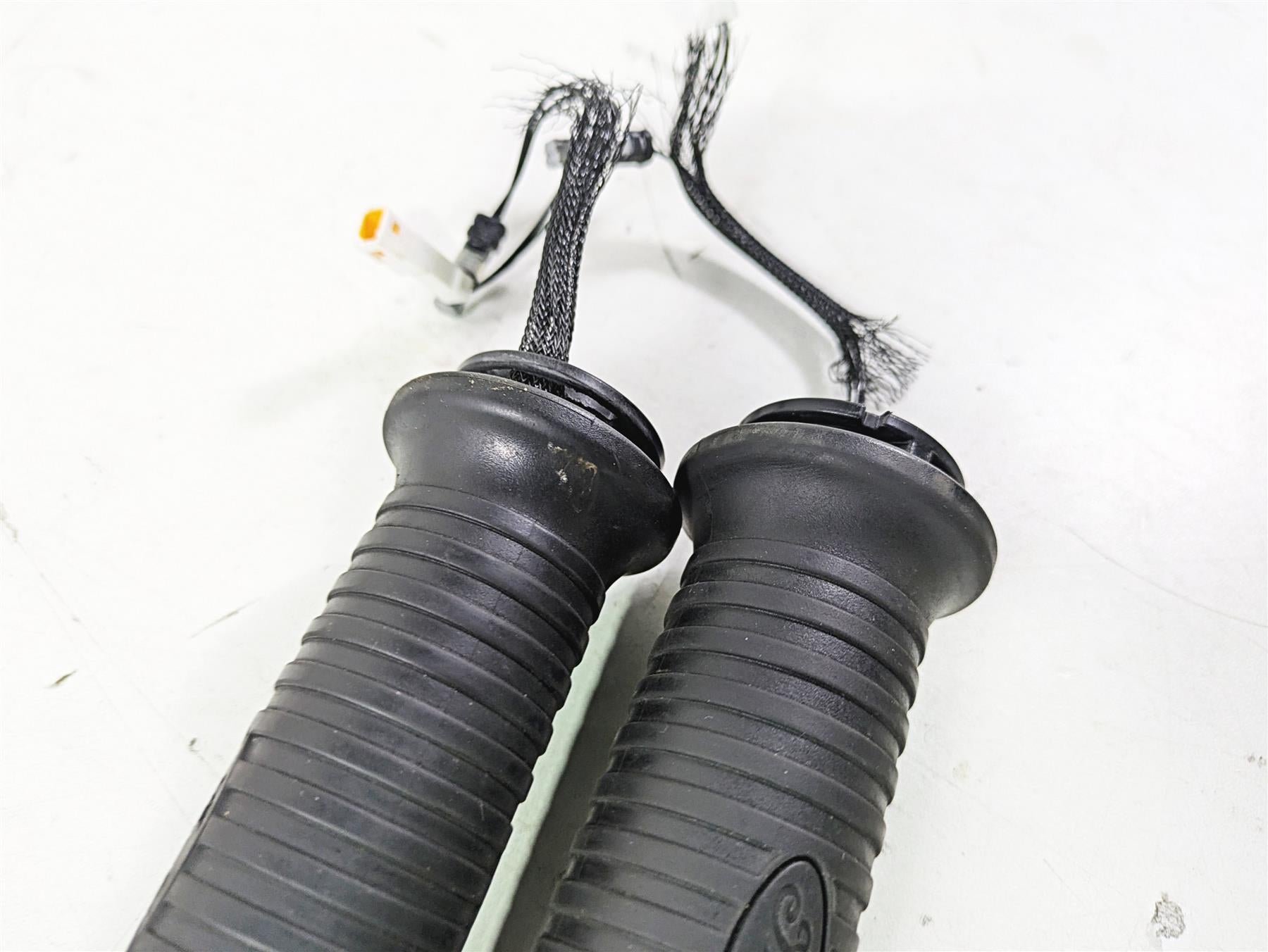 2018 Indian Chieftain Limited Heated Left Right Hand Grip Handgrip Set 5416650 {{ shop.shopifyCountryName }} - Mototech271