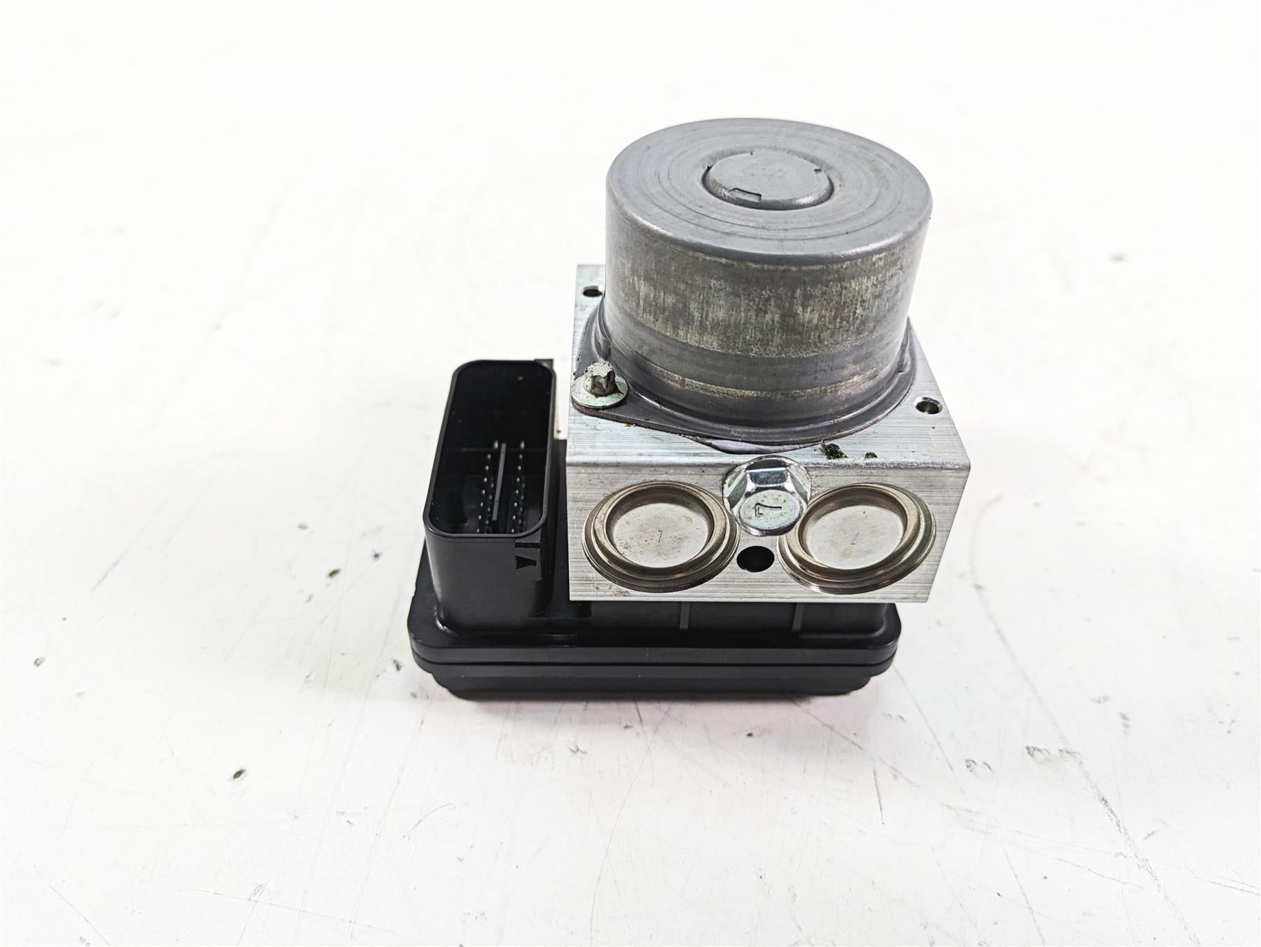 2018 Kawasaki ZX1002 Ninja H2 SX Abs Brake Pump Pressure Unit Module 16082-0789 {{ shop.shopifyCountryName }} - Mototech271