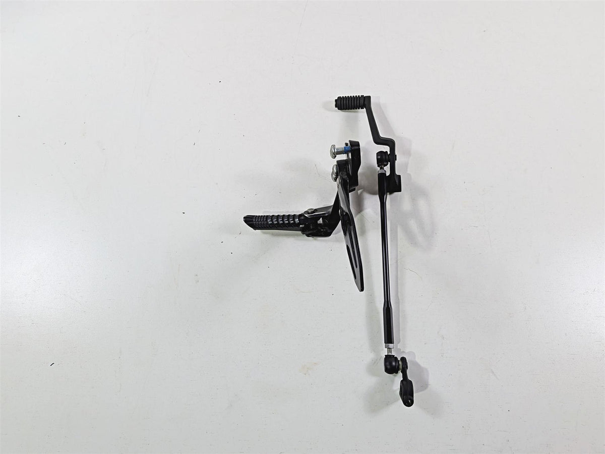 2024 Suzuki GSXR 600 Left Front Footpeg & Shifter 43521-47H20 25600-14J11 {{ shop.shopifyCountryName }} - Mototech271