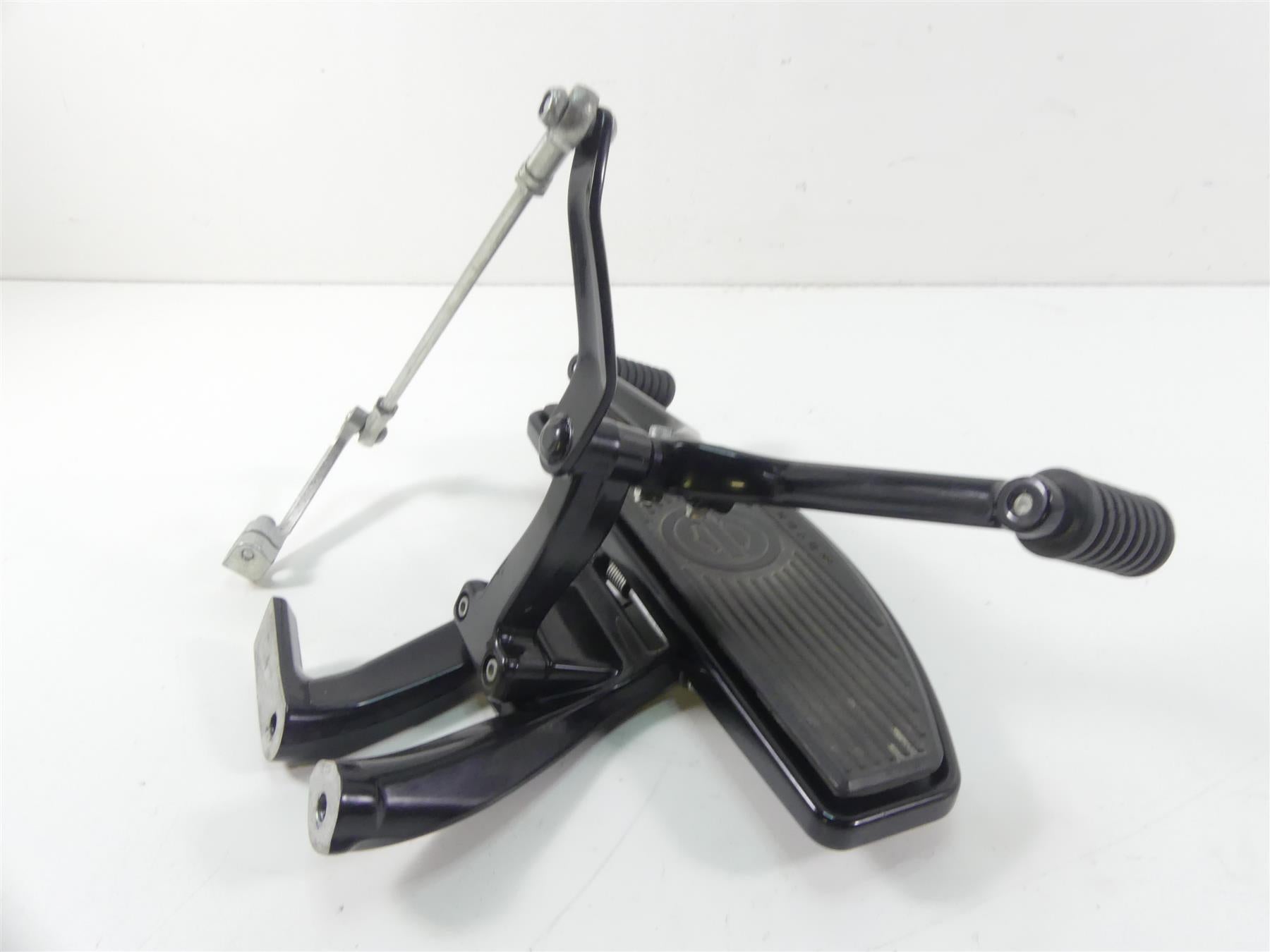 2019 Harley FLHC Softail Heritage Front Left Floor Board Shifter Set 50500630 {{ shop.shopifyCountryName }} - Mototech271