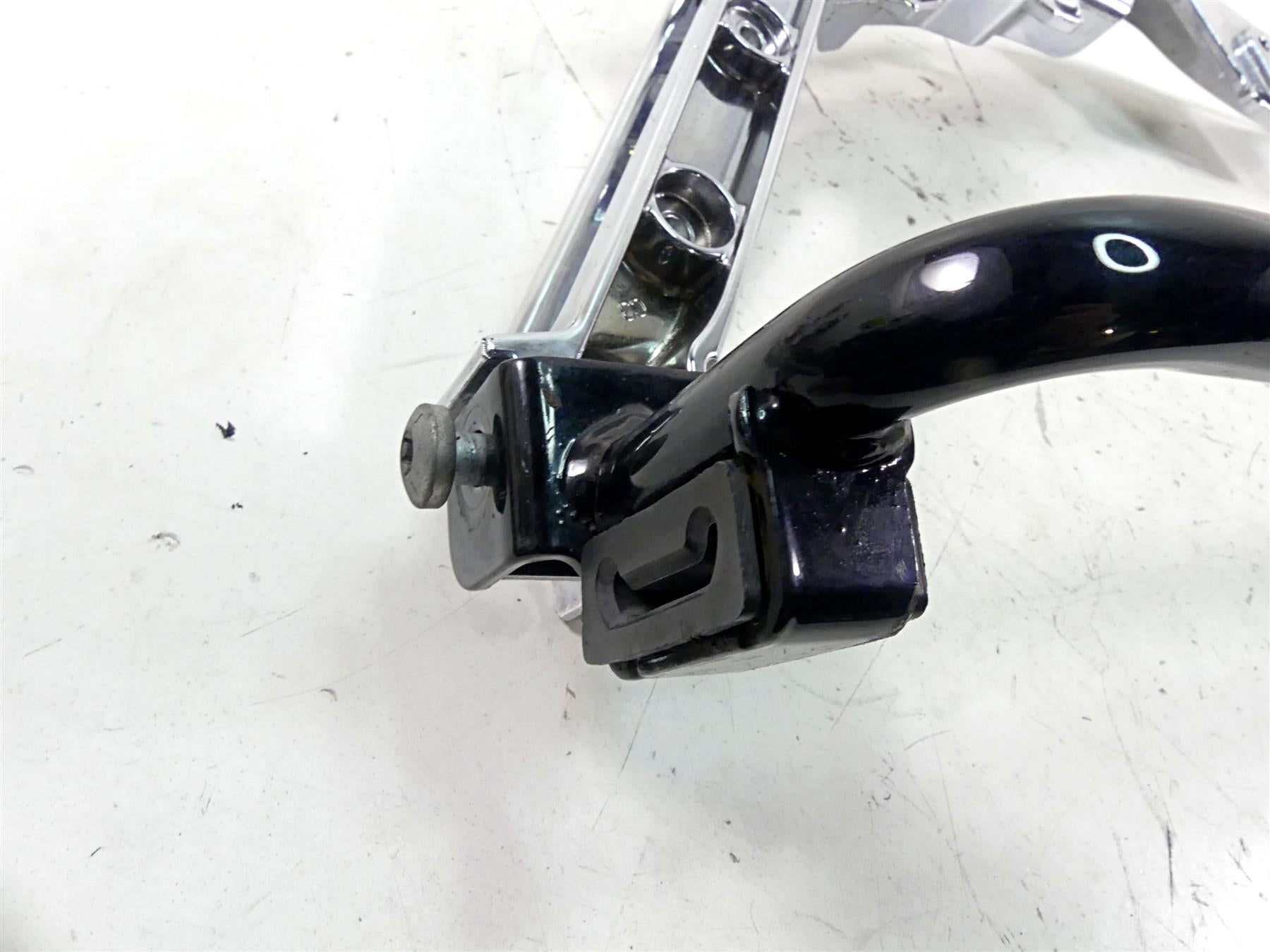 2015 Harley Touring FLHXS Street Glide Right Chrome Saddlebag Support 90200499 {{ shop.shopifyCountryName }} - Mototech271