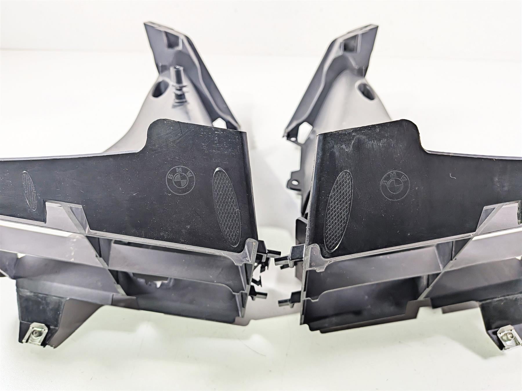 2016 BMW R1200RT RT RTW K52 Radiator Inlet Cover Fairing Shroud 46637728668 {{ shop.shopifyCountryName }} - Mototech271