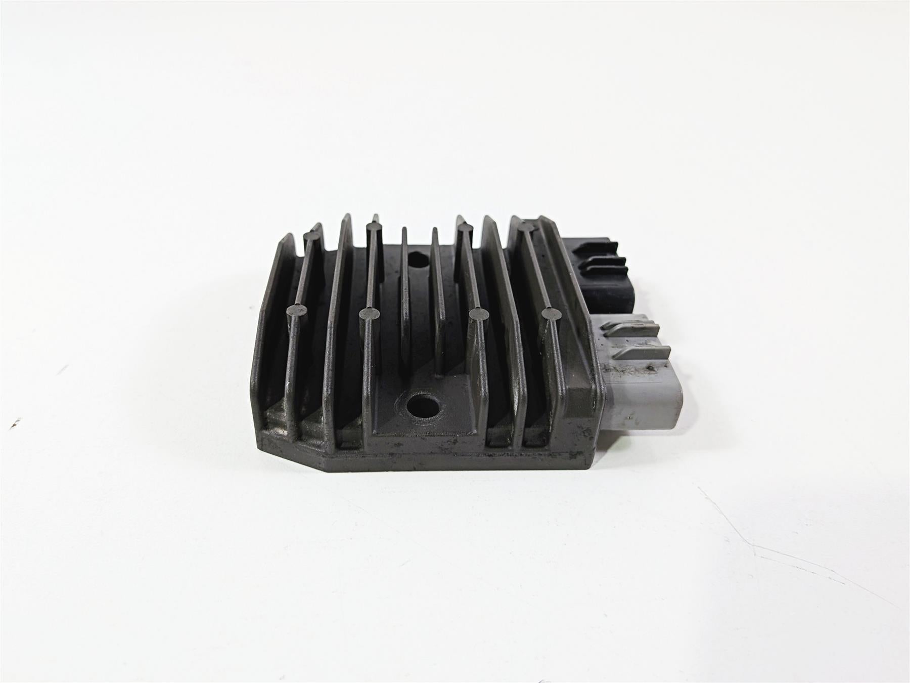 2008 Yamaha YZF R1 RN19 Rectifier Voltage Regulator 1D7-81960-00-00 FH012DA {{ shop.shopifyCountryName }} - Mototech271