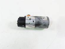 Load image into Gallery viewer, 2017 Harley Softail Heritage Classic FLSTC Rear Abs Brake Pump Module 41100038
