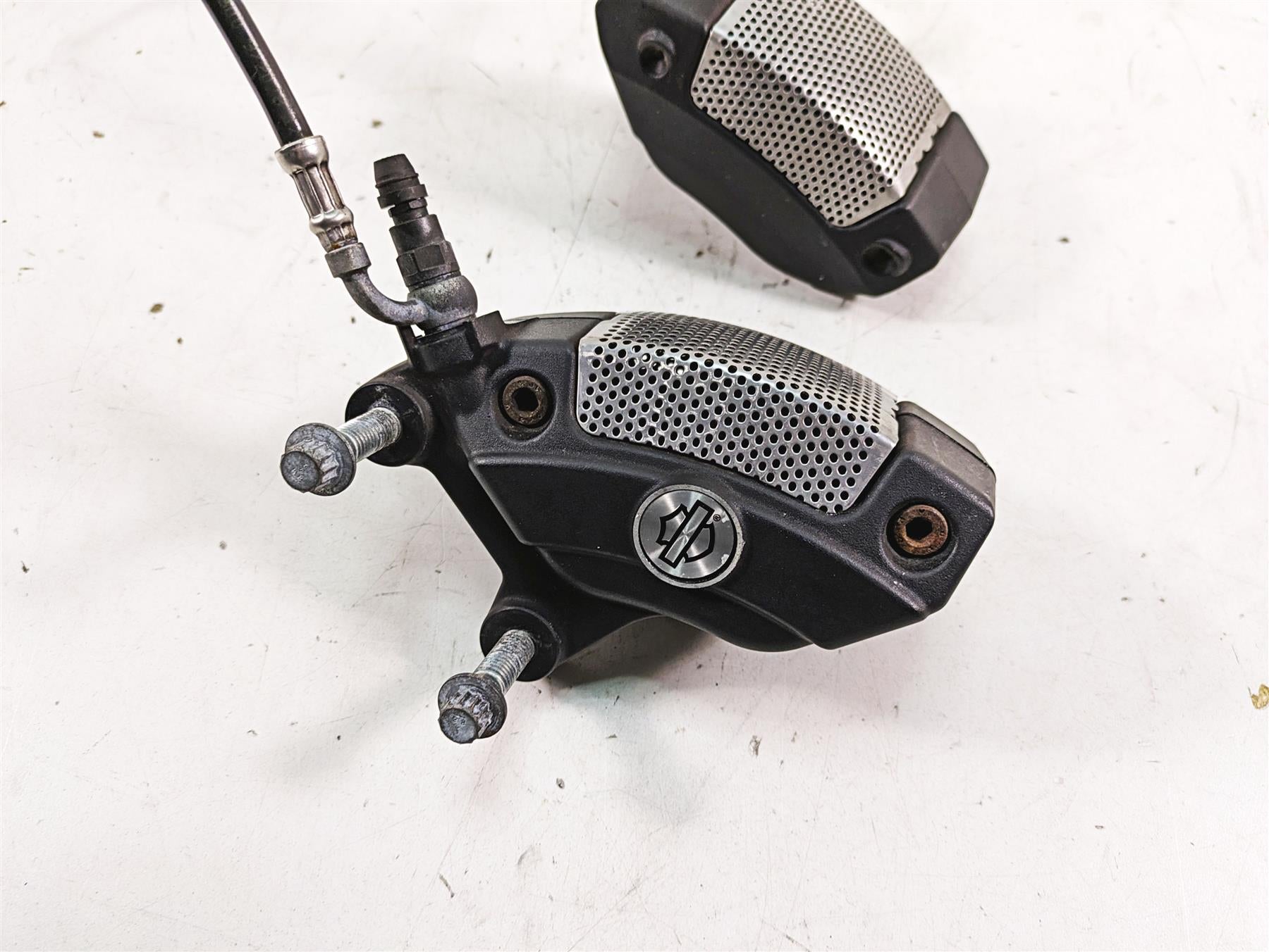 2009 Harley Touring FLHTCU Electra Glide Front Brake Caliper Set 43027-08 {{ shop.shopifyCountryName }} - Mototech271
