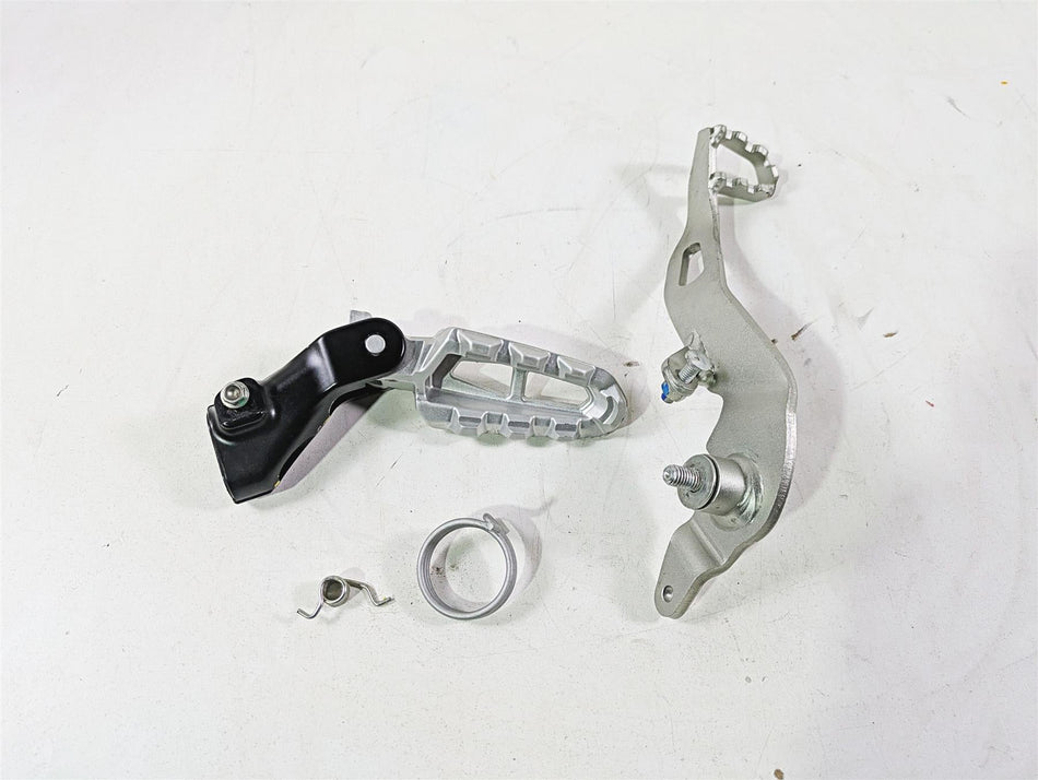 2022 Ducati Scrambler Desert Sled Right Foot Peg & Brake Pedal Set 82433651A {{ shop.shopifyCountryName }} - Mototech271