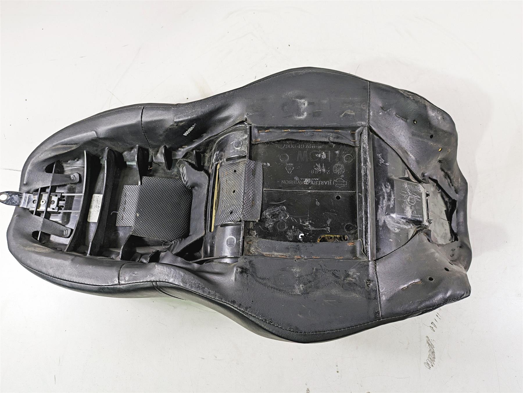 2017 Harley Touring FLTRXS Road Glide Seat Saddle 52000142 {{ shop.shopifyCountryName }} - Mototech271