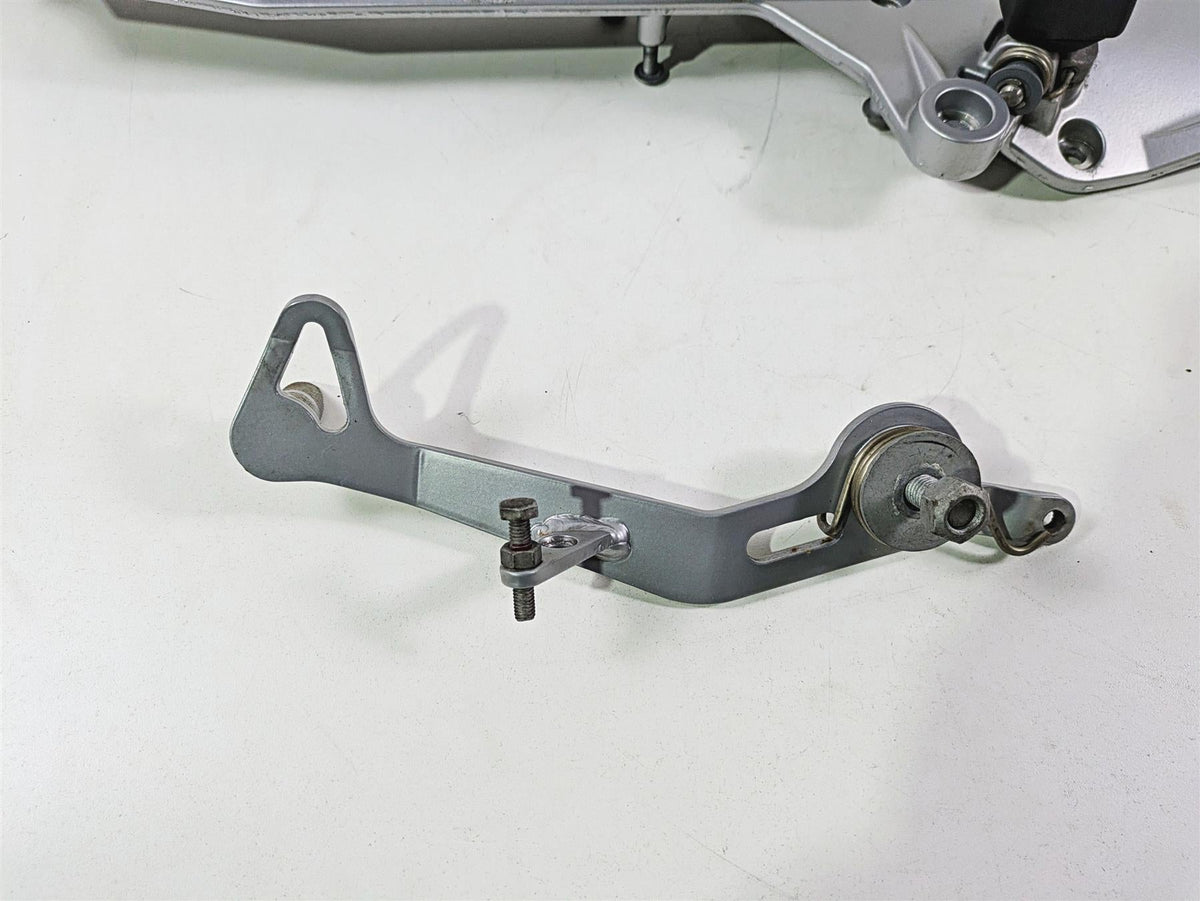 2010 BMW R1200RT K26 Right Foot Pegs Bracket & Brake Pedal Lever 46717675290 {{ shop.shopifyCountryName }} - Mototech271