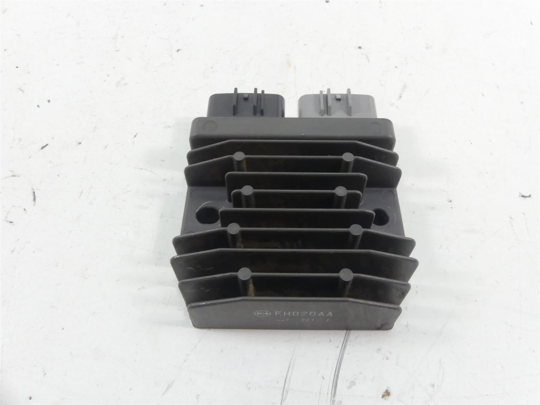 2017 Triumph Thruxton 1200 R Rectifier Voltage Regulator FH020AA T1300679 {{ shop.shopifyCountryName }} - Mototech271