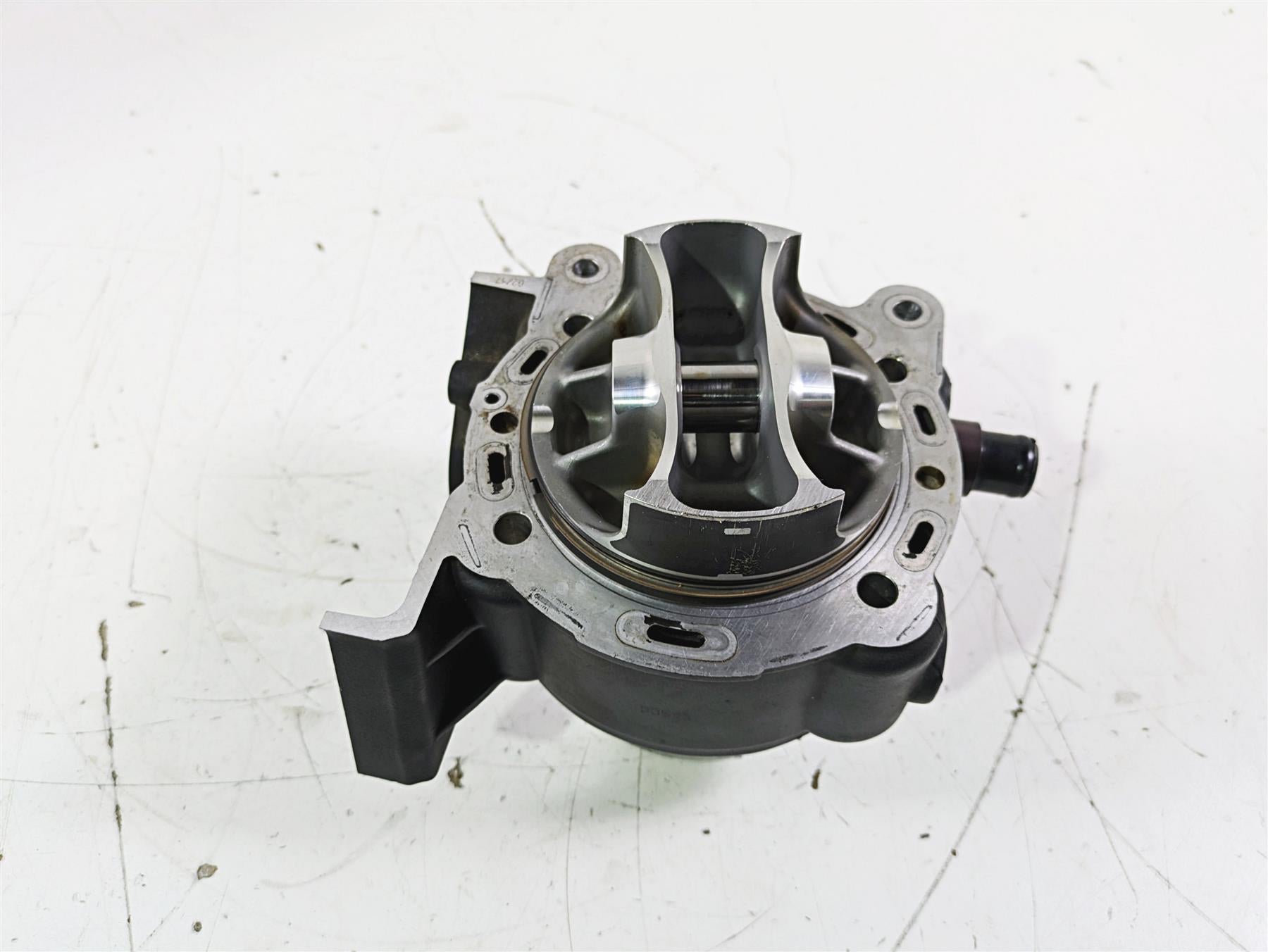 2017 Ducati Monster 1200 S Vertical Cylinder Piston Jug Set 120Z0143AC {{ shop.shopifyCountryName }} - Mototech271
