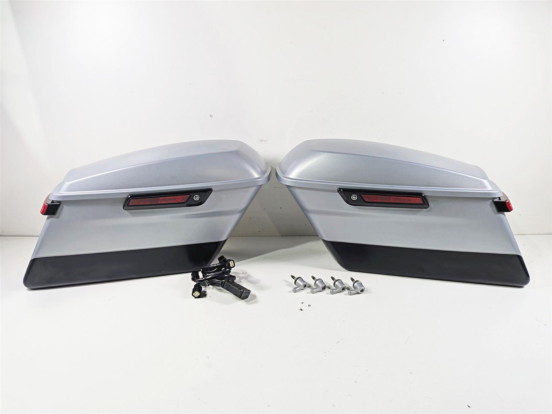 2020 Harley Touring FLTRK Road Glide Left Right Saddlebag Set 90200412 90200414 {{ shop.shopifyCountryName }} - Mototech271