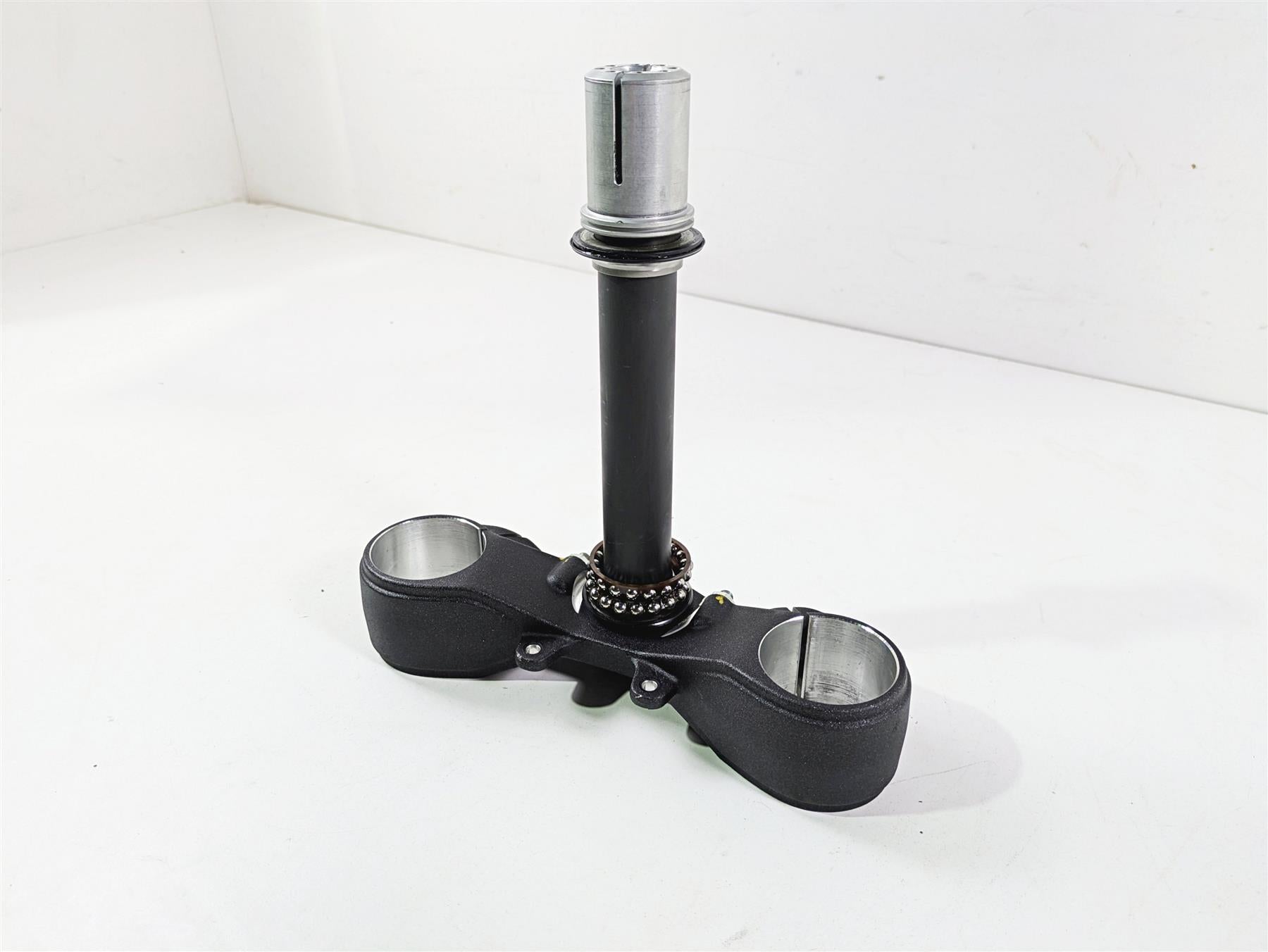 2022 Ducati Hypermotard 950 Lower Triple Tree Steering Clamp 342P1022AA {{ shop.shopifyCountryName }} - Mototech271