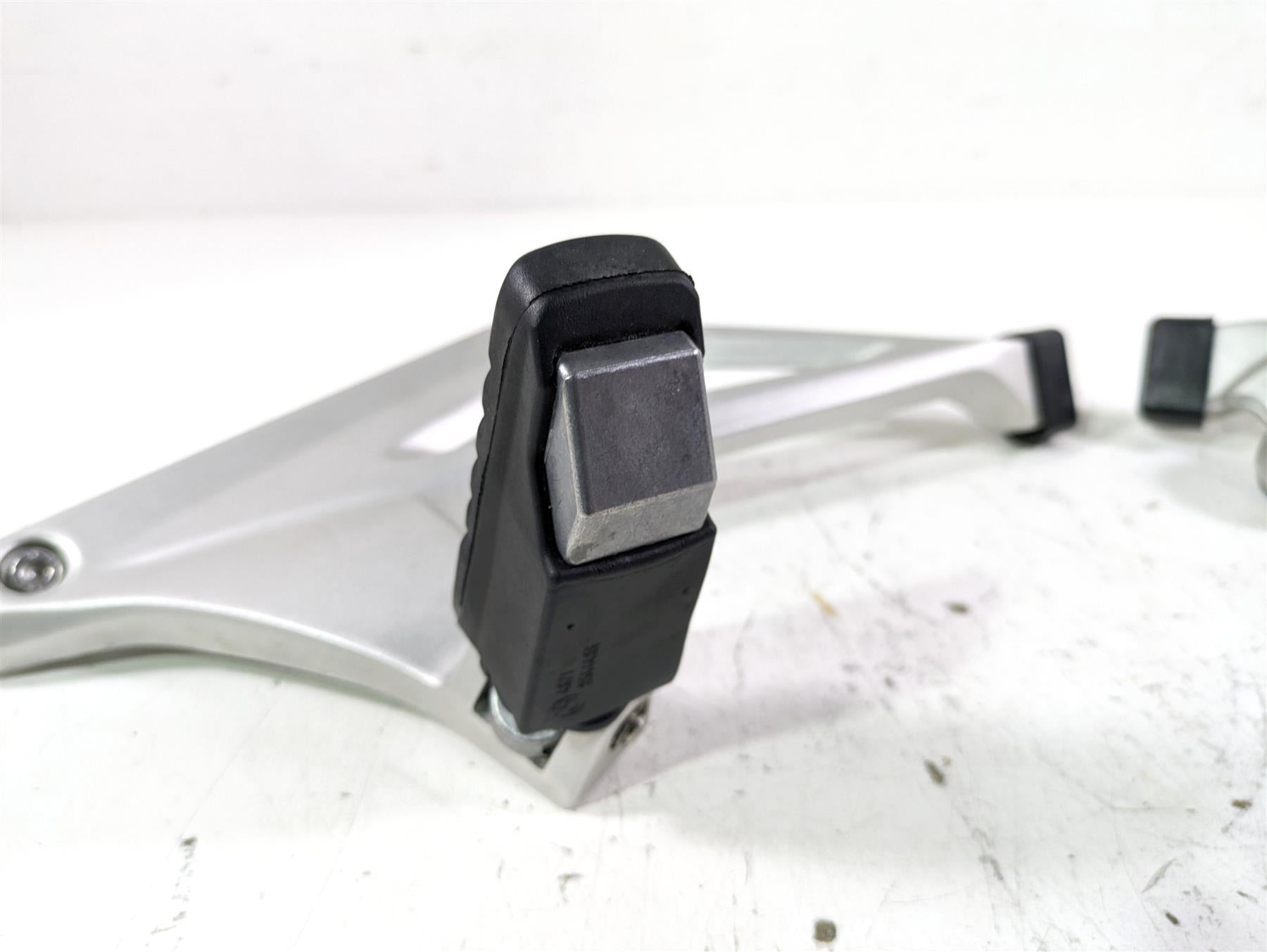 2022 BMW R1250 RT K052 Rear Passenger Foot Peg Rest Set 46718534789 46718534790 {{ shop.shopifyCountryName }} - Mototech271