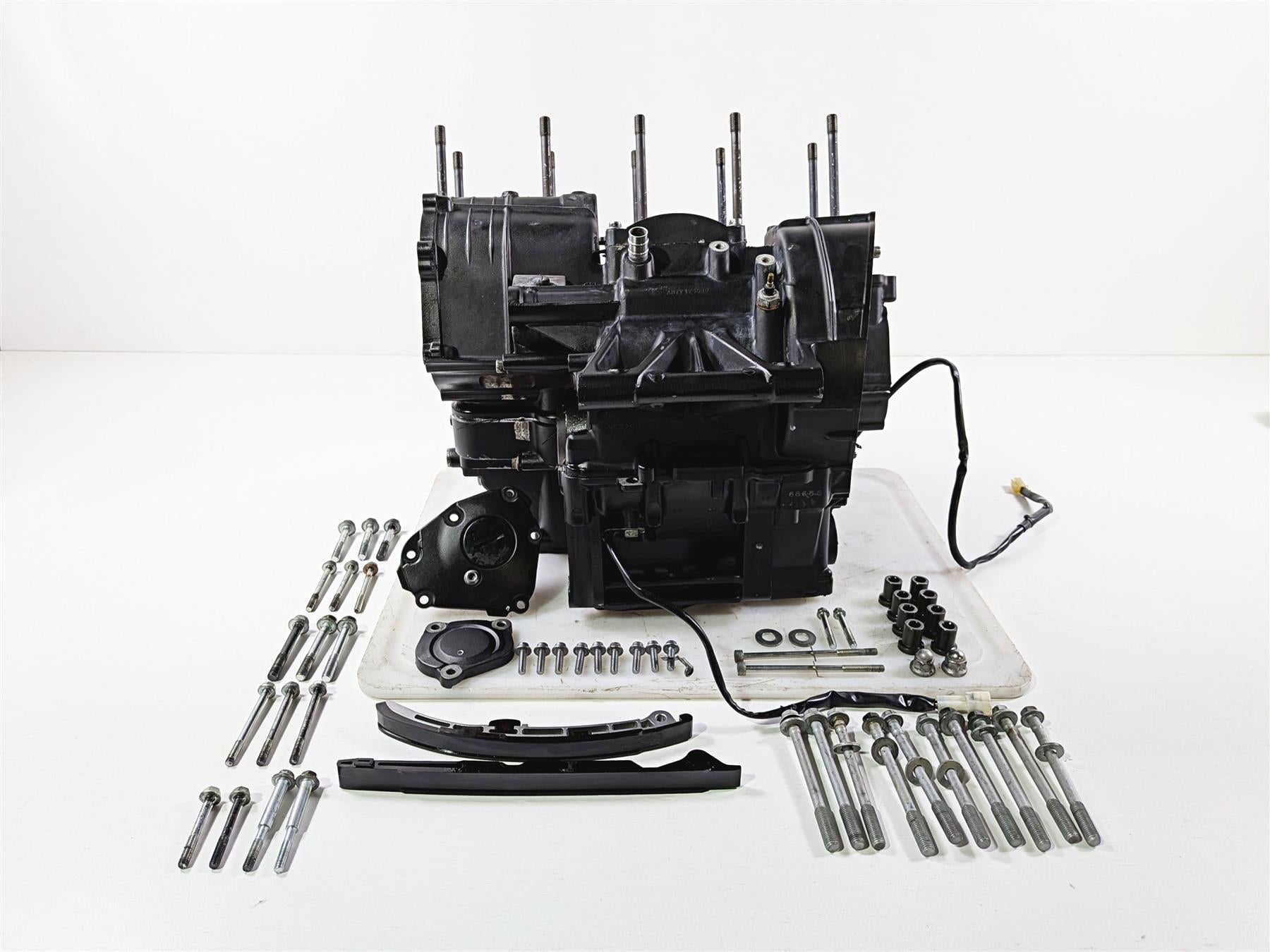 2008 Yamaha YZF R1 RN19 Engine Crank Case Set N516E 4C8-15100-00-00 4C8-15100-19 {{ shop.shopifyCountryName }} - Mototech271