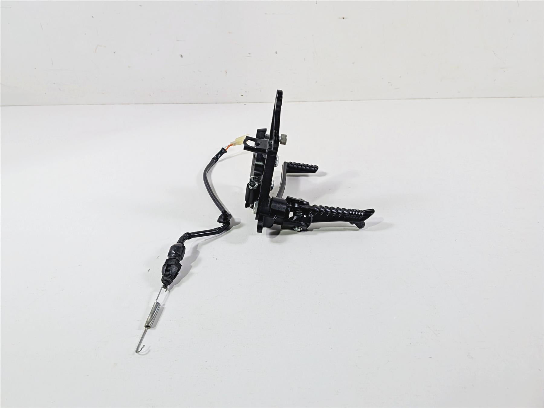 2024 Suzuki GSXR600 Right Front Footpeg Brake Pedal Set Rearset 43511-14J10 {{ shop.shopifyCountryName }} - Mototech271