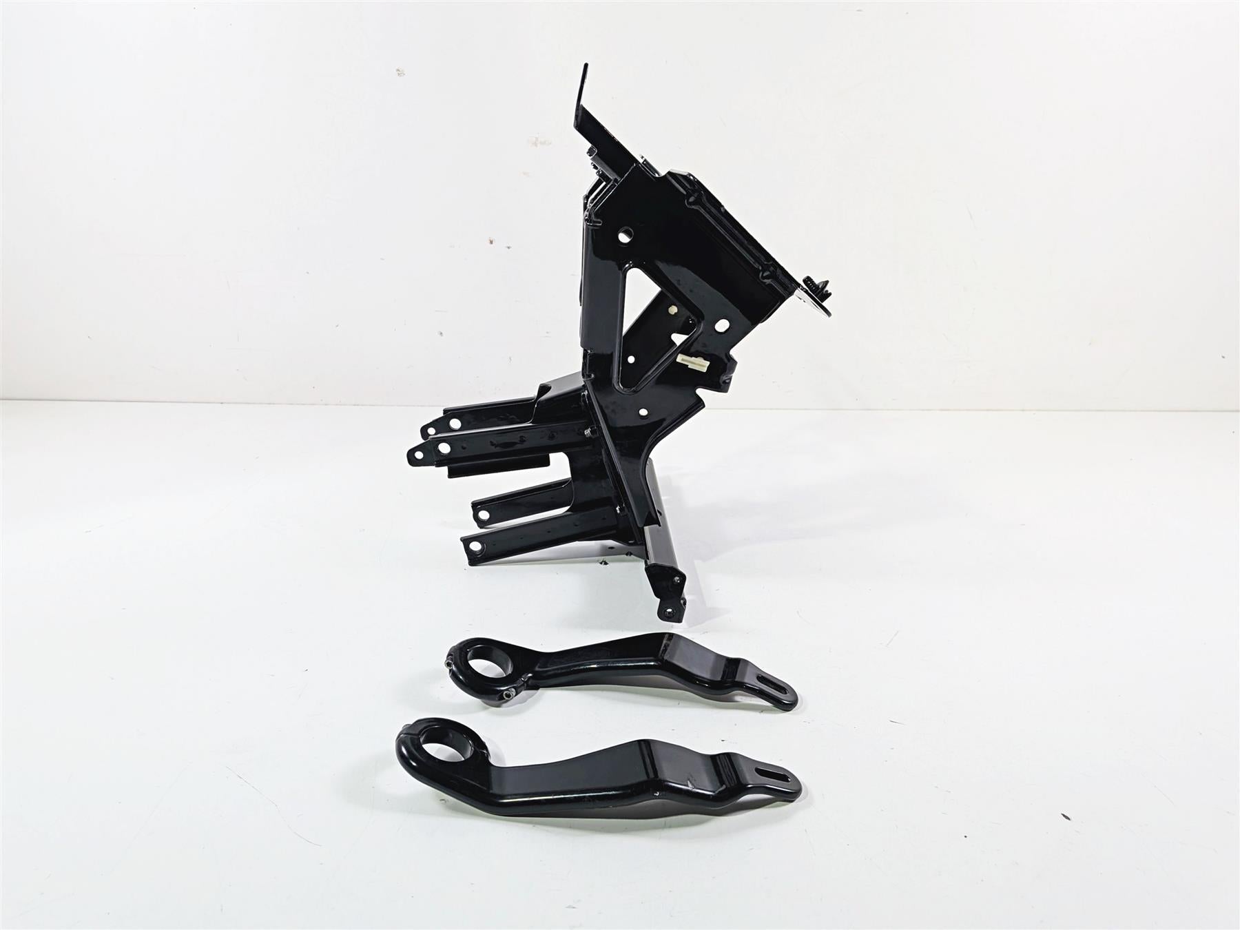 2020 Harley Touring FLTRK Road Glide Front Fairing Support Mount Set 47200217 {{ shop.shopifyCountryName }} - Mototech271