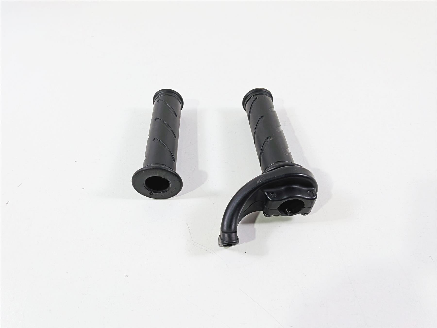 2011 Ducati Streetfighter 1098 S Throttle Handle & Grip Set 65420161A {{ shop.shopifyCountryName }} - Mototech271