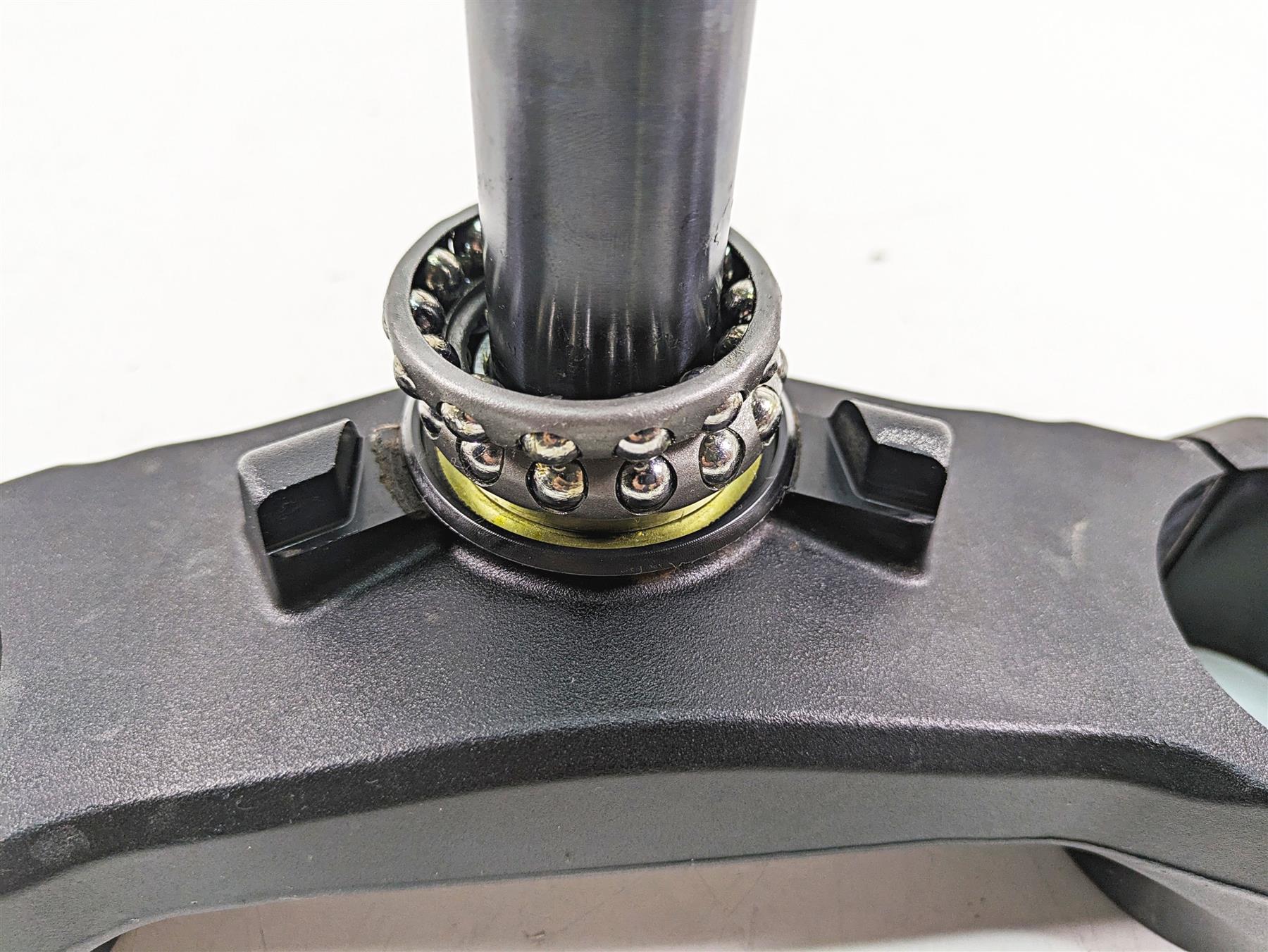 2020 KTM 1290 Super Adventure R Lower Triple Tree Clamp 60mm 6070113203233S {{ shop.shopifyCountryName }} - Mototech271