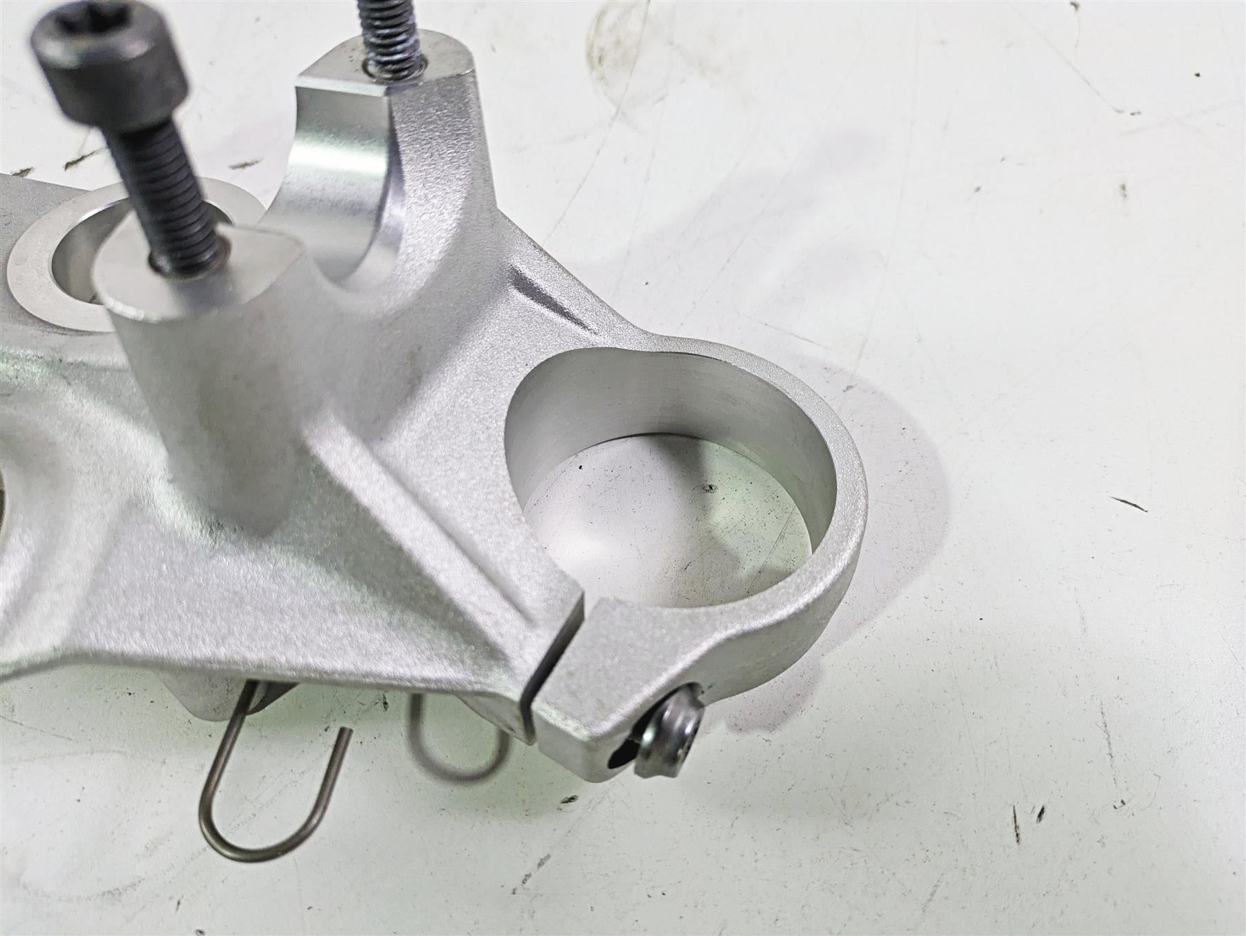 2016 BMW R1200RS K54 Upper Triple Tree Steering Clamp 31428525324 {{ shop.shopifyCountryName }} - Mototech271